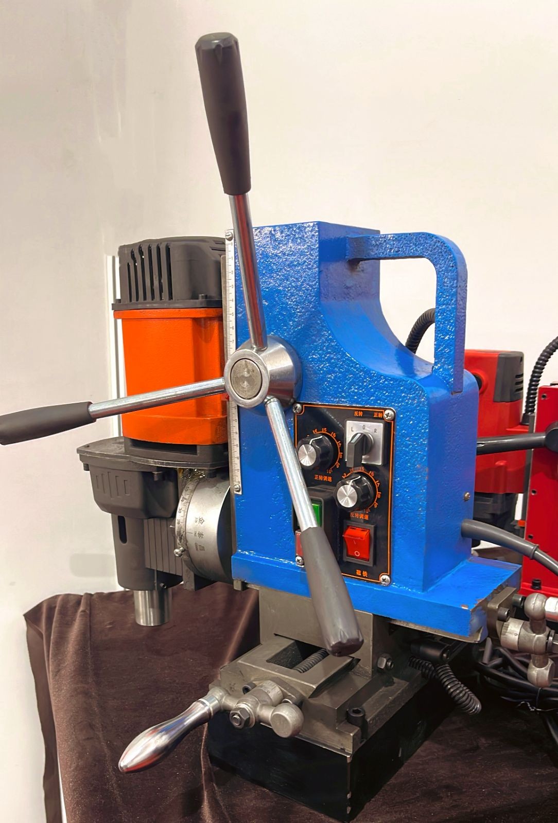 COTV全球直播：扬州捷利得电动工具有限公司专业生产：“神牛”SN系列轻便多功能钻机、J1C系列磁座麻花钻机、管道钻机、调速磁座钻机、J3S系列磁座攻丝机、J1C系列取芯钻机等电动工具，欢迎大家光临！