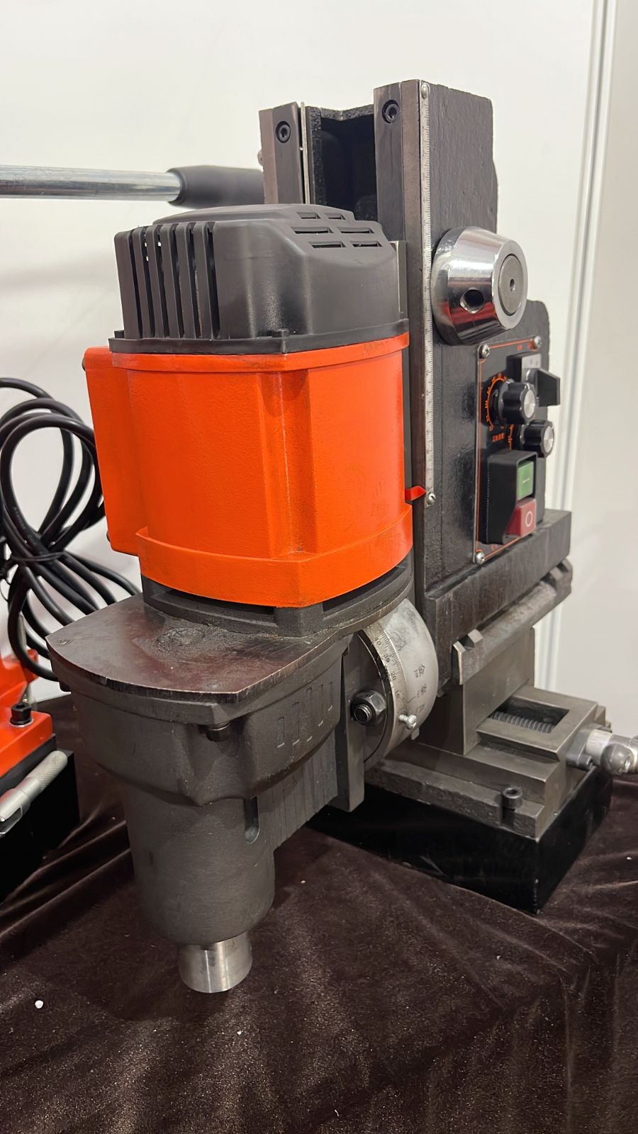 COTV全球直播：扬州捷利得电动工具有限公司专业生产：“神牛”SN系列轻便多功能钻机、J1C系列磁座麻花钻机、管道钻机、调速磁座钻机、J3S系列磁座攻丝机、J1C系列取芯钻机等电动工具，欢迎大家光临！