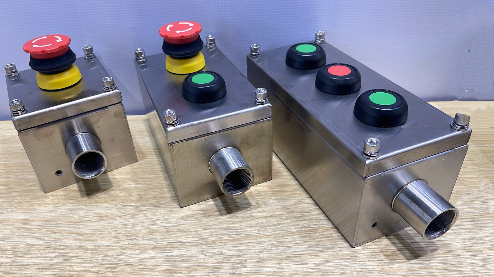 COTV全球直播:浙江正毅电气有限公司专业生产:不锈钢按钮盒、增安按钮盒、86型接线盒、端子盒等电气产品,联系电话:0086-15858553162,总经理郑成方欢迎大家光临! COTV全球直播:浙江正毅电气有限公司专业生产:不锈钢按钮盒、增安按钮盒、86型接线盒、端子盒等电气产品,联系电话:0086-15858553162,总经理郑成方欢迎大家光临!