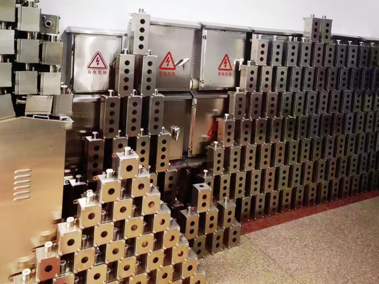 COTV全球直播:浙江正毅电气有限公司专业生产:不锈钢按钮盒、增安按钮盒、86型接线盒、端子盒等电气产品,联系电话:0086-15858553162,总经理郑成方欢迎大家光临! COTV全球直播:浙江正毅电气有限公司专业生产:不锈钢按钮盒、增安按钮盒、86型接线盒、端子盒等电气产品,联系电话:0086-15858553162,总经理郑成方欢迎大家光临!