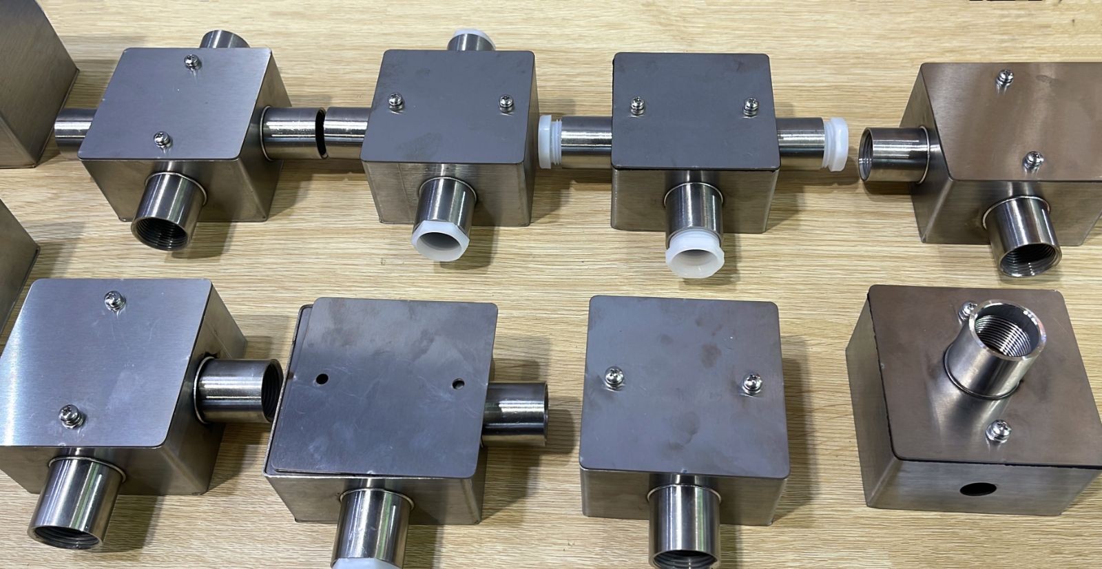 COTV全球直播:浙江正毅电气有限公司专业生产:不锈钢按钮盒、增安按钮盒、86型接线盒、端子盒等电气产品,联系电话:0086-15858553162,总经理郑成方欢迎大家光临! COTV全球直播:浙江正毅电气有限公司专业生产:不锈钢按钮盒、增安按钮盒、86型接线盒、端子盒等电气产品,联系电话:0086-15858553162,总经理郑成方欢迎大家光临!