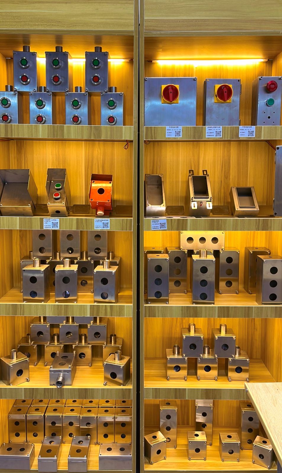 COTV全球直播:浙江正毅电气有限公司专业生产:不锈钢按钮盒、增安按钮盒、86型接线盒、端子盒等电气产品,联系电话:0086-15858553162,总经理郑成方欢迎大家光临! COTV全球直播:浙江正毅电气有限公司专业生产:不锈钢按钮盒、增安按钮盒、86型接线盒、端子盒等电气产品,联系电话:0086-15858553162,总经理郑成方欢迎大家光临!