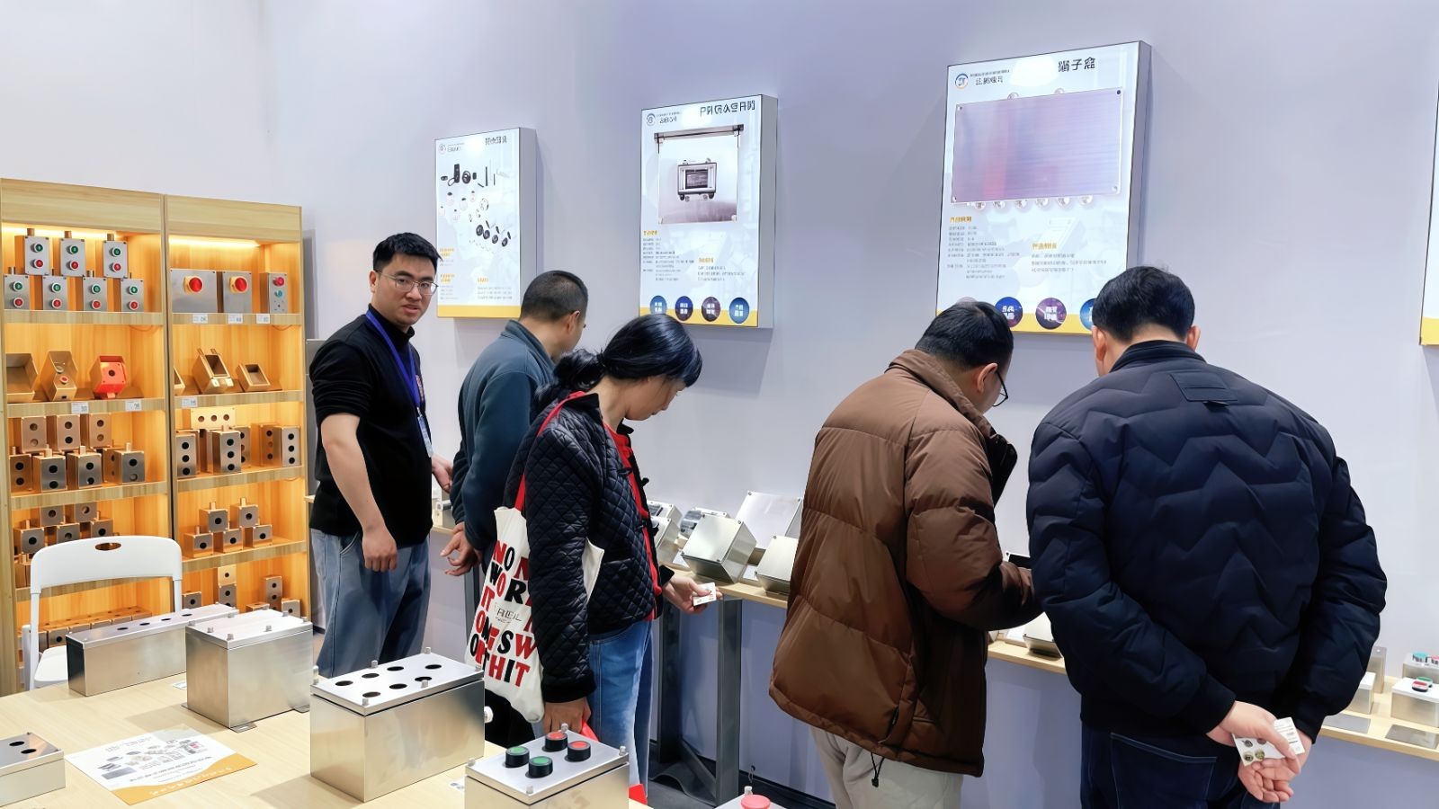 COTV全球直播:浙江正毅电气有限公司专业生产:不锈钢按钮盒、增安按钮盒、86型接线盒、端子盒等电气产品,联系电话:0086-15858553162,总经理郑成方欢迎大家光临! COTV全球直播:浙江正毅电气有限公司专业生产:不锈钢按钮盒、增安按钮盒、86型接线盒、端子盒等电气产品,联系电话:0086-15858553162,总经理郑成方欢迎大家光临!