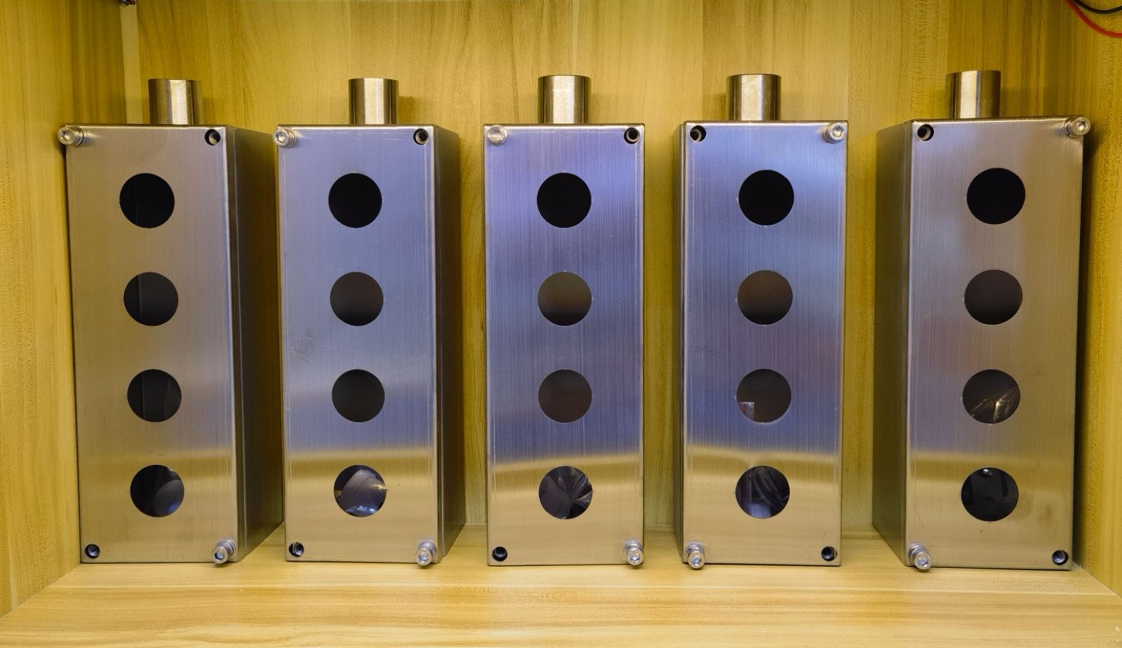 COTV全球直播:浙江正毅电气有限公司专业生产:不锈钢按钮盒、增安按钮盒、86型接线盒、端子盒等电气产品,联系电话:0086-15858553162,总经理郑成方欢迎大家光临! COTV全球直播:浙江正毅电气有限公司专业生产:不锈钢按钮盒、增安按钮盒、86型接线盒、端子盒等电气产品,联系电话:0086-15858553162,总经理郑成方欢迎大家光临!