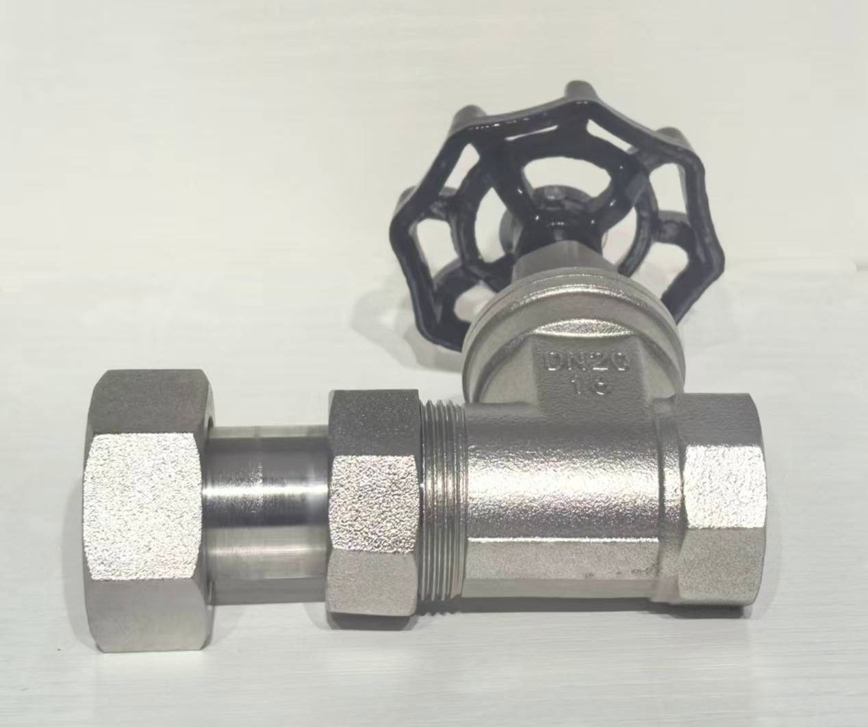 COTV全球直播-浙江利水科技股份有限公司专业生产不锈钢及铜制截止阀、球阀、PPR球阀、带锁闸阀、过滤器、减压阀、立式止回阀、分水器等流体设备及燃气系列、塑料管道系列产品，欢迎大家光临！