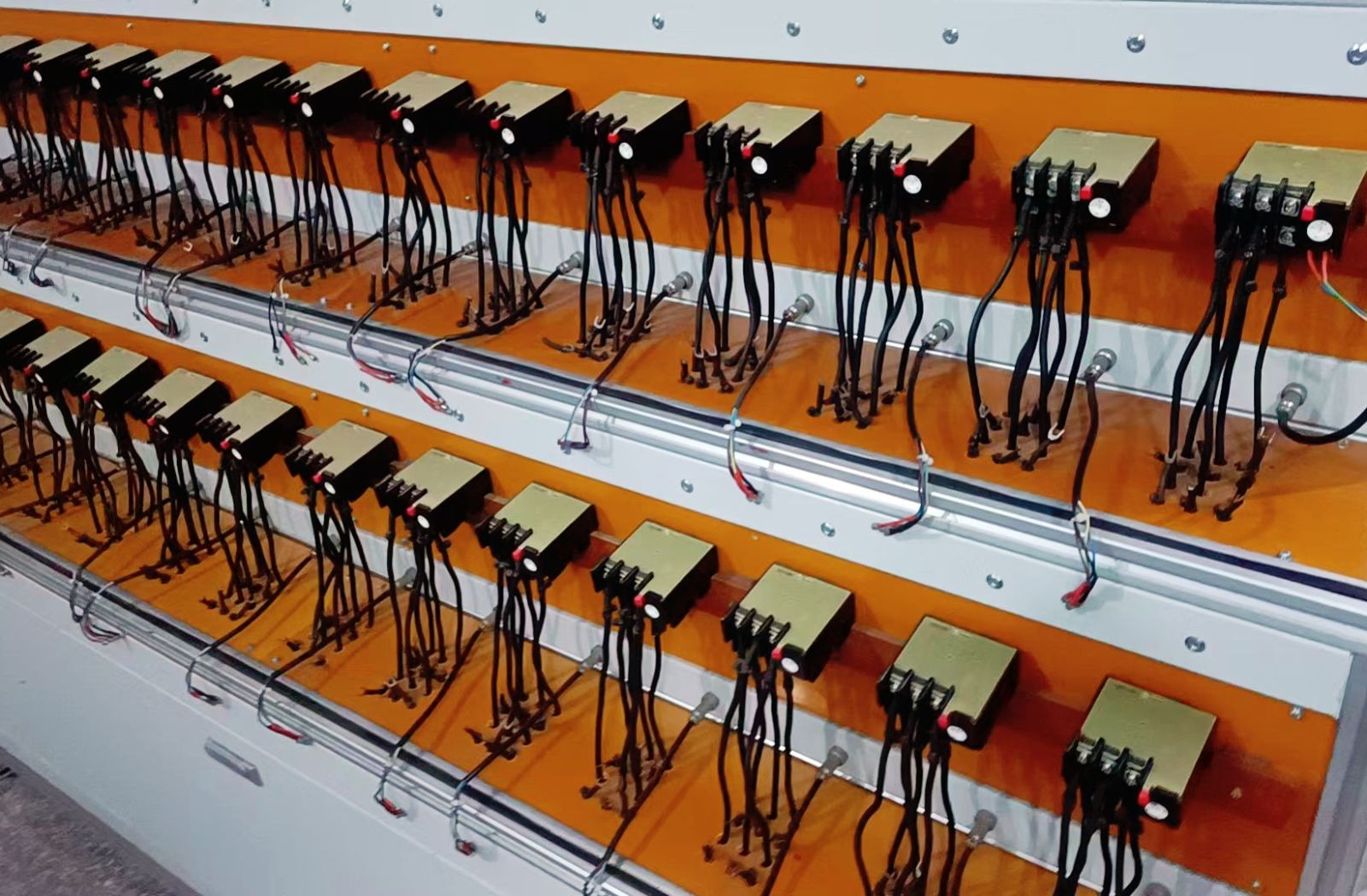 COTV全球直播-强军电气有限公司专业生产JR36、JR20、LR2（JR28）等全规格热继电器产品，销售黄精酒、黄精茶、书画作品，欢迎大家光临！