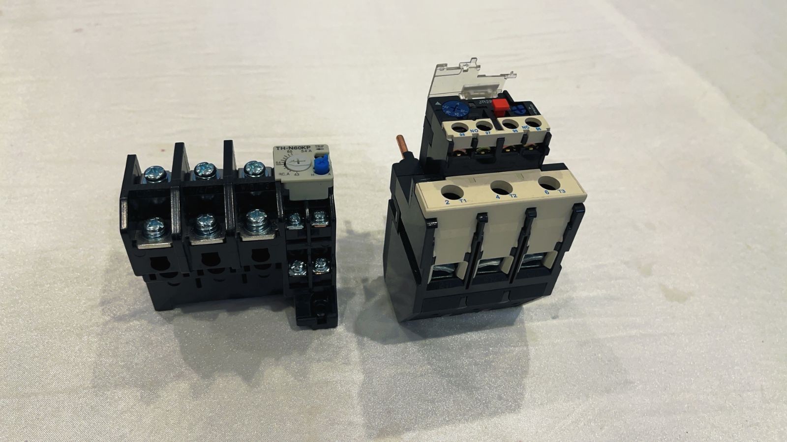 COTV全球直播-强军电气有限公司专业生产JR36、JR20、LR2（JR28）等全规格热继电器产品，销售黄精酒、黄精茶、书画作品，欢迎大家光临！