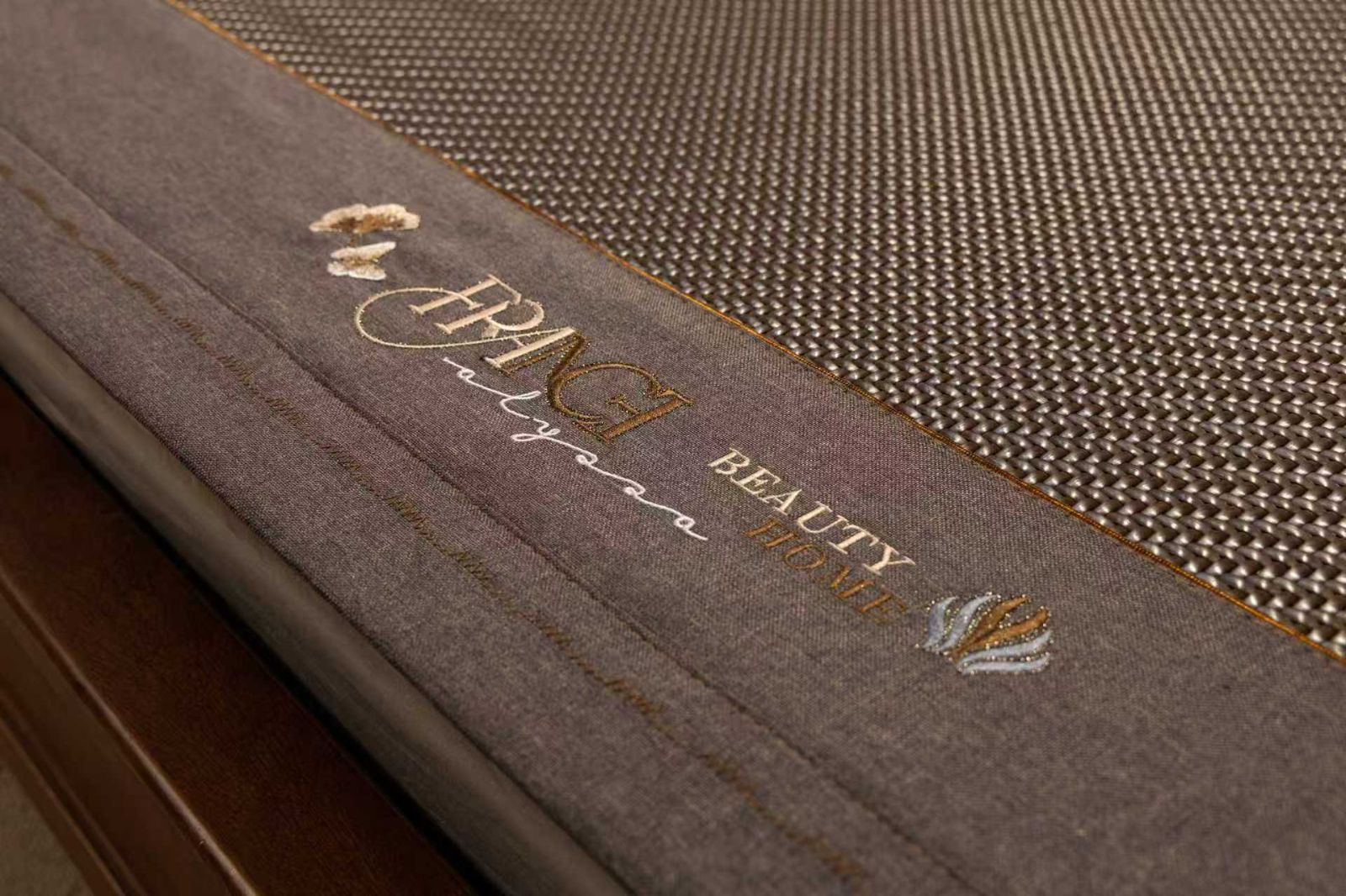 COTV全球直播-安吉柏宇家居科技有限公司专业生产：PE凉感滕席夏季睡眠产品，设计创新、匠心制造、款式多样，现货供应并承接来样定制及内外贸订单业务，深得客户口碑，欢迎大家光临！