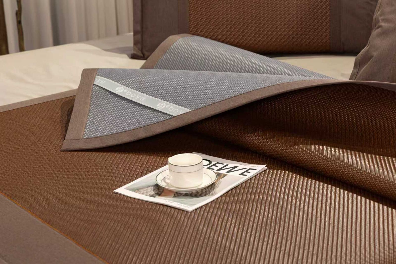 COTV全球直播-安吉柏宇家居科技有限公司专业生产：PE凉感滕席夏季睡眠产品，设计创新、匠心制造、款式多样，现货供应并承接来样定制及内外贸订单业务，深得客户口碑，欢迎大家光临！