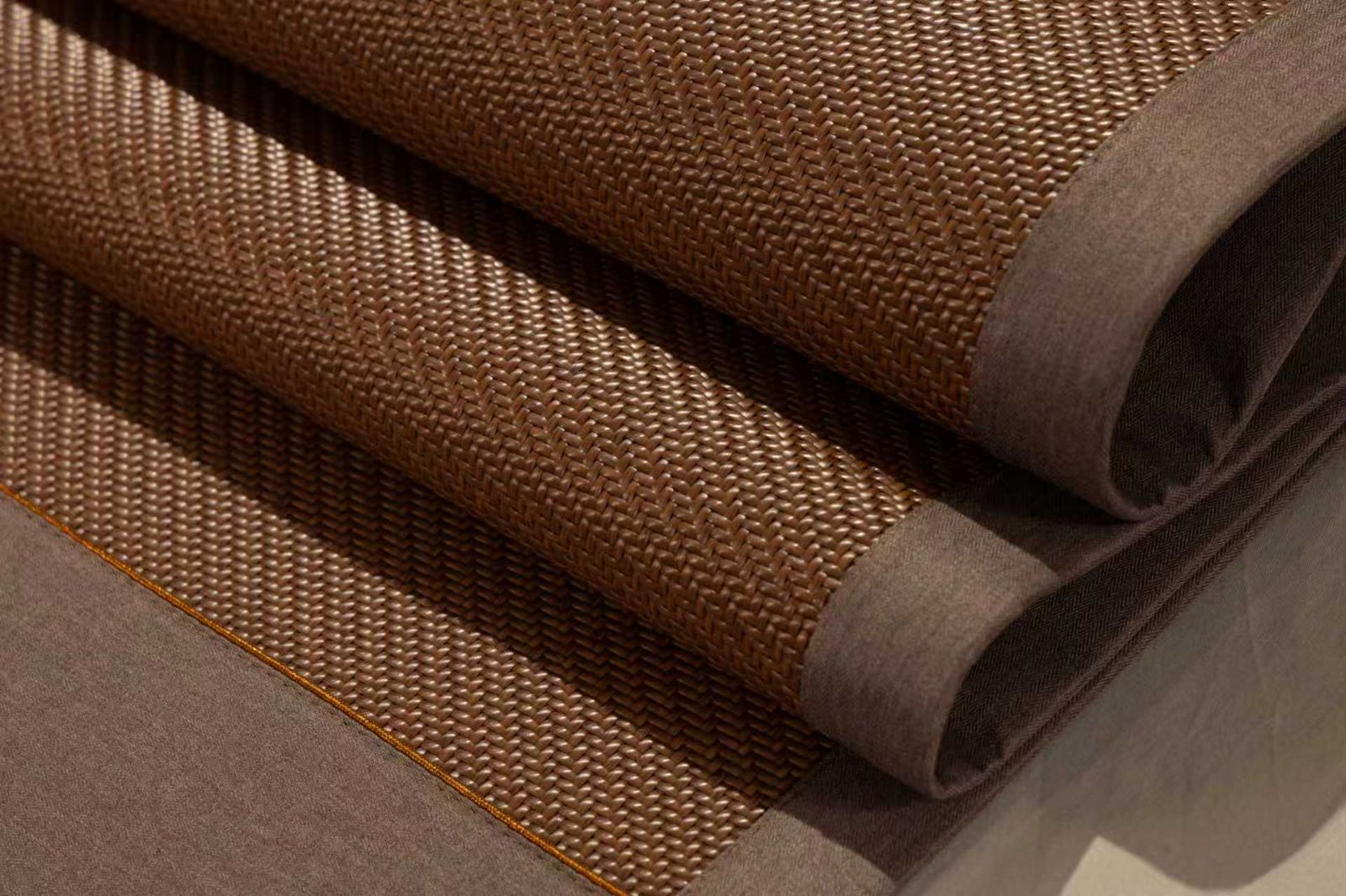 COTV全球直播-安吉柏宇家居科技有限公司专业生产：PE凉感滕席夏季睡眠产品，设计创新、匠心制造、款式多样，现货供应并承接来样定制及内外贸订单业务，深得客户口碑，欢迎大家光临！