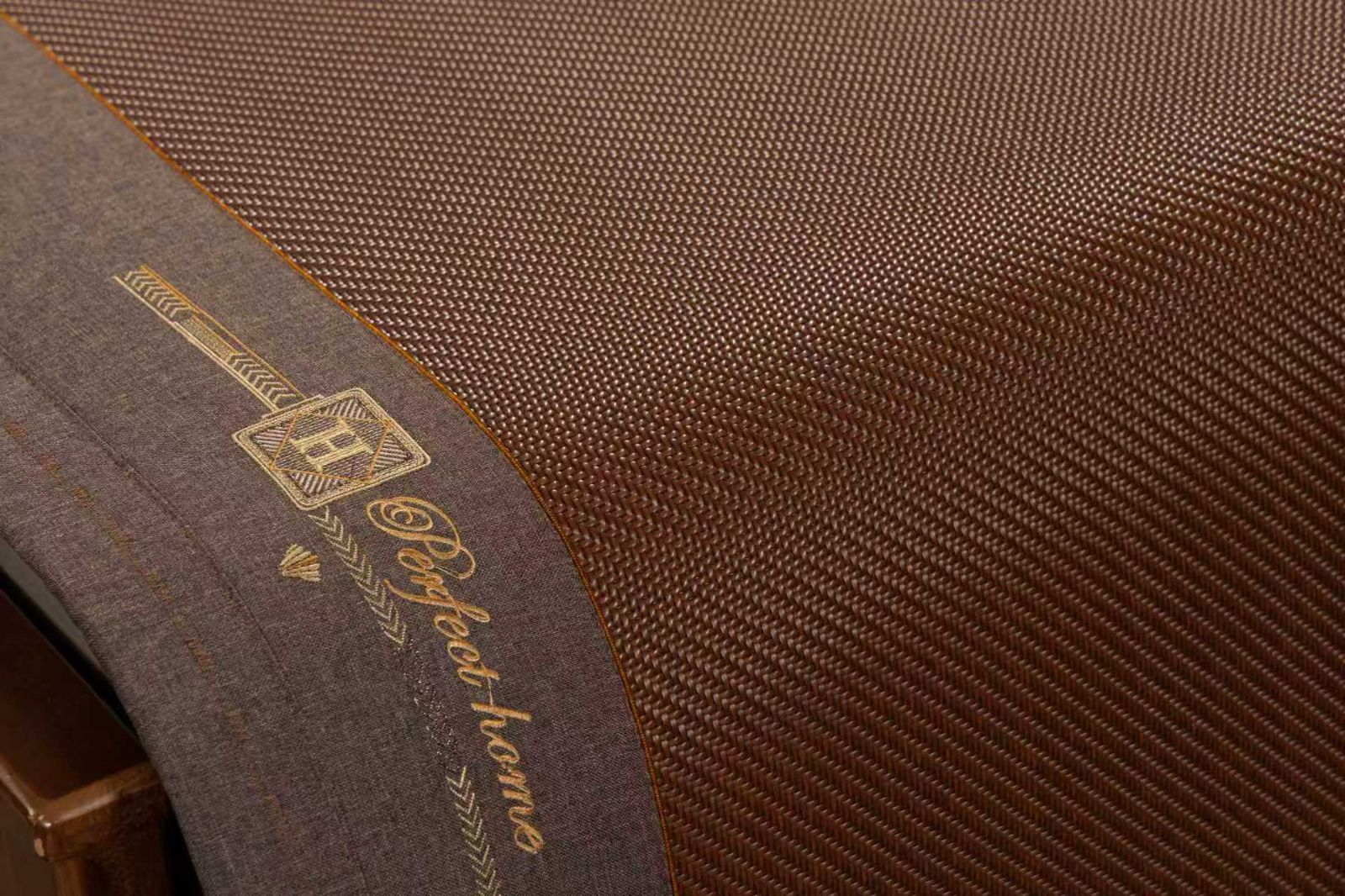 COTV全球直播-安吉柏宇家居科技有限公司专业生产：PE凉感滕席夏季睡眠产品，设计创新、匠心制造、款式多样，现货供应并承接来样定制及内外贸订单业务，深得客户口碑，欢迎大家光临！