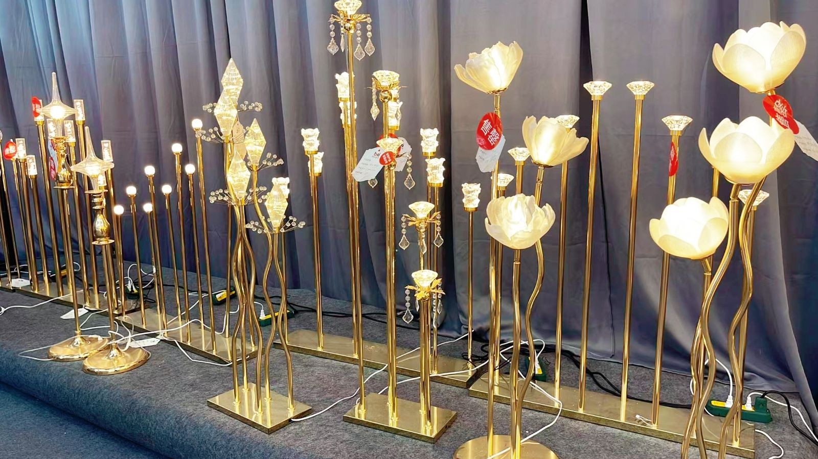 COTV全球直播-广东博达道具有限公司专业生产婚庆道具、美陈道具、宴会厅道具、软装道具及户外亮化灯具 、公共音响系统等产品,承接一站式设计、生产、落地施工一条龙服务,欢迎大家光临! COTV全球直播-广东博达道具有限公司专业生产婚庆道具、美陈道具、宴会厅道具、软装道具及户外亮化灯具 、公共音响系统等产品,承接一站式设计、生产、落地施工一条龙服务,欢迎大家光临!