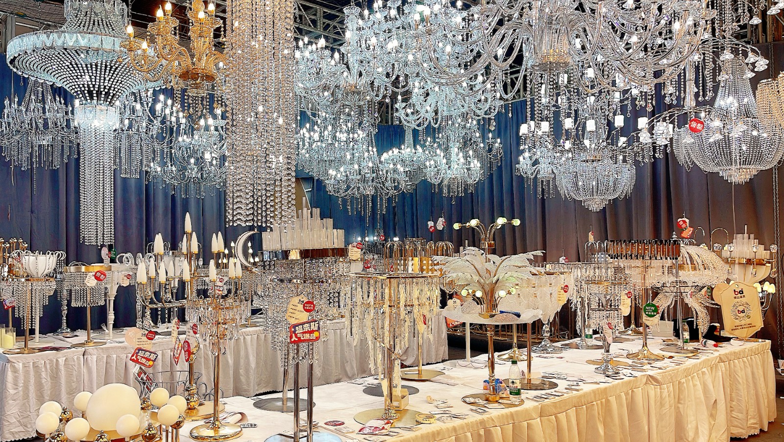 COTV全球直播-广东博达道具有限公司专业生产婚庆道具、美陈道具、宴会厅道具、软装道具及户外亮化灯具 、公共音响系统等产品,承接一站式设计、生产、落地施工一条龙服务,欢迎大家光临! COTV全球直播-广东博达道具有限公司专业生产婚庆道具、美陈道具、宴会厅道具、软装道具及户外亮化灯具 、公共音响系统等产品,承接一站式设计、生产、落地施工一条龙服务,欢迎大家光临!