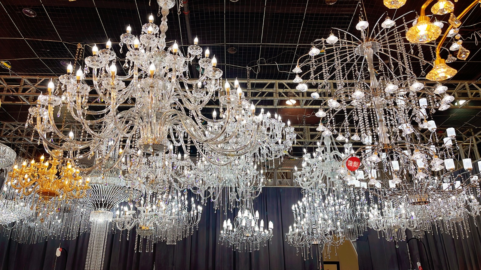 COTV全球直播-广东博达道具有限公司专业生产婚庆道具、美陈道具、宴会厅道具、软装道具及户外亮化灯具 、公共音响系统等产品,承接一站式设计、生产、落地施工一条龙服务,欢迎大家光临! COTV全球直播-广东博达道具有限公司专业生产婚庆道具、美陈道具、宴会厅道具、软装道具及户外亮化灯具 、公共音响系统等产品,承接一站式设计、生产、落地施工一条龙服务,欢迎大家光临!