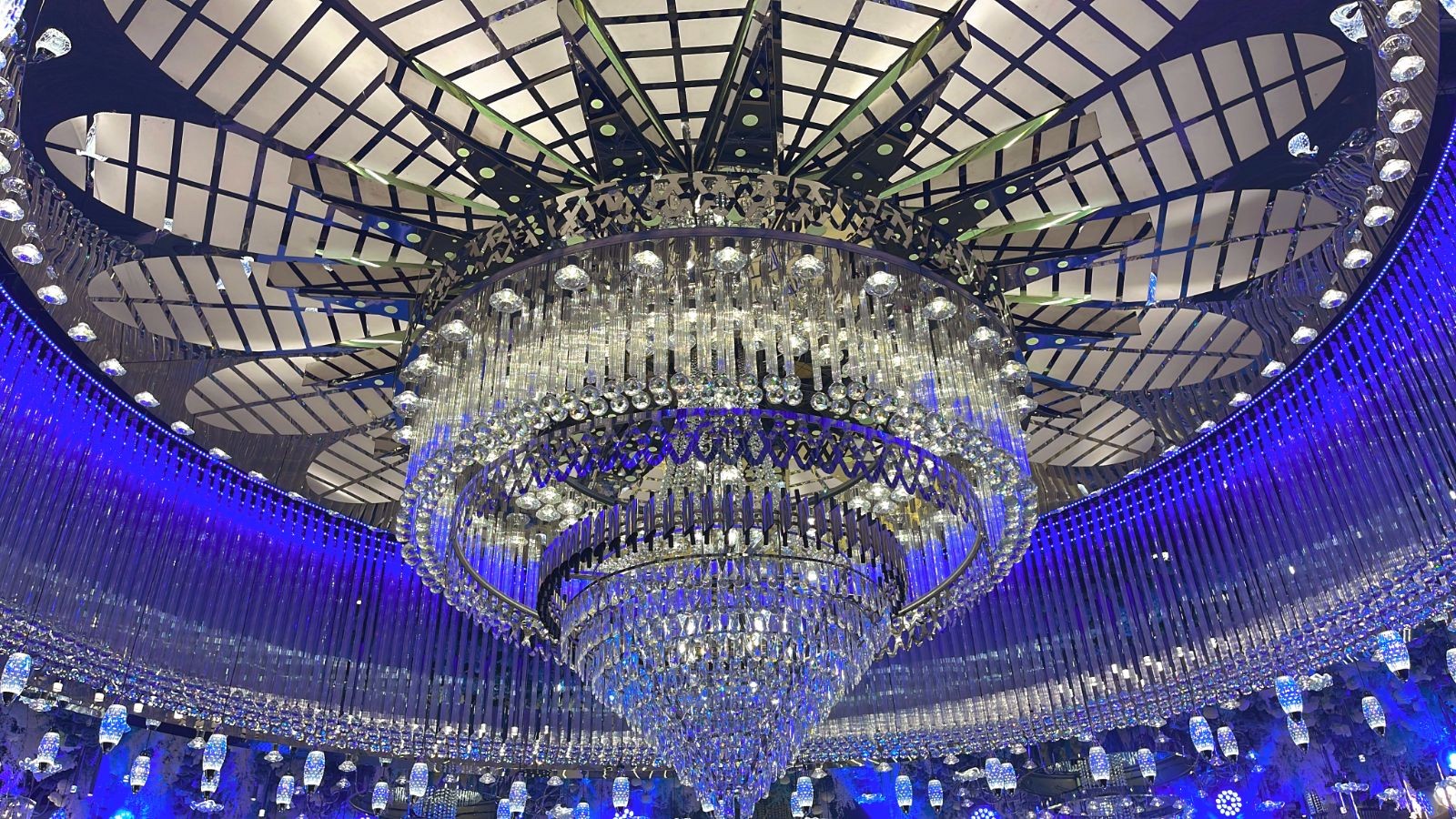 COTV全球直播-广东博达道具有限公司专业生产婚庆道具、美陈道具、宴会厅道具、软装道具及户外亮化灯具 、公共音响系统等产品,承接一站式设计、生产、落地施工一条龙服务,欢迎大家光临! COTV全球直播-广东博达道具有限公司专业生产婚庆道具、美陈道具、宴会厅道具、软装道具及户外亮化灯具 、公共音响系统等产品,承接一站式设计、生产、落地施工一条龙服务,欢迎大家光临!