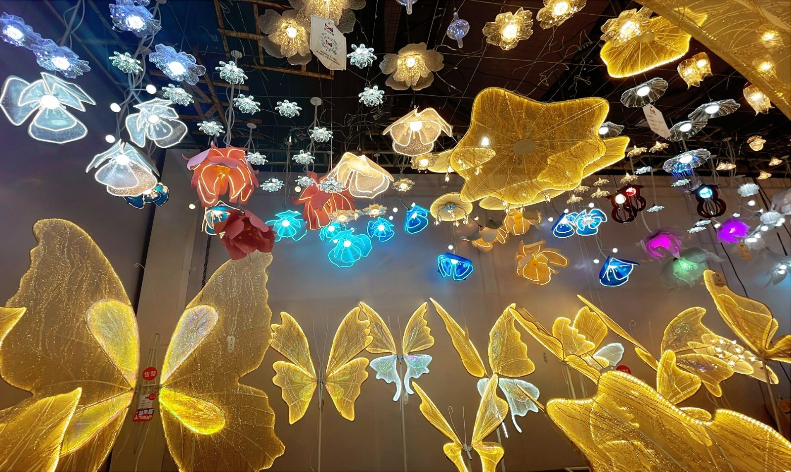 COTV全球直播-广东博达道具有限公司专业生产婚庆道具、美陈道具、宴会厅道具、软装道具及户外亮化灯具 、公共音响系统等产品,承接一站式设计、生产、落地施工一条龙服务,欢迎大家光临! COTV全球直播-广东博达道具有限公司专业生产婚庆道具、美陈道具、宴会厅道具、软装道具及户外亮化灯具 、公共音响系统等产品,承接一站式设计、生产、落地施工一条龙服务,欢迎大家光临!