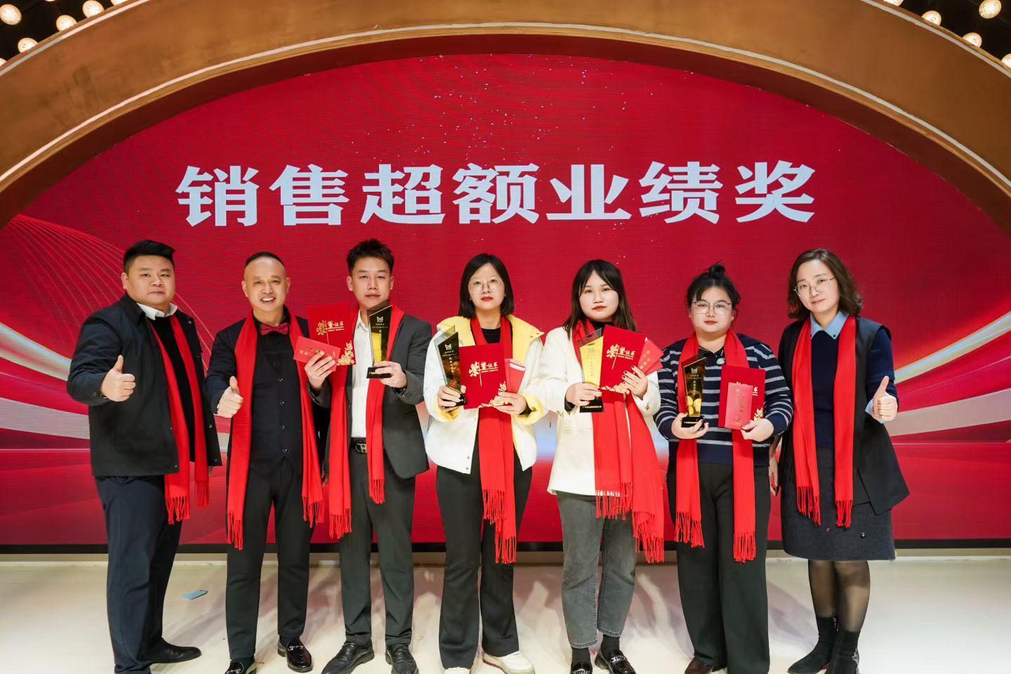 COTV全球直播-广东博达道具有限公司专业生产婚庆道具、美陈道具、宴会厅道具、软装道具及户外亮化灯具 、公共音响系统等产品,承接一站式设计、生产、落地施工一条龙服务,欢迎大家光临! COTV全球直播-广东博达道具有限公司专业生产婚庆道具、美陈道具、宴会厅道具、软装道具及户外亮化灯具 、公共音响系统等产品,承接一站式设计、生产、落地施工一条龙服务,欢迎大家光临!