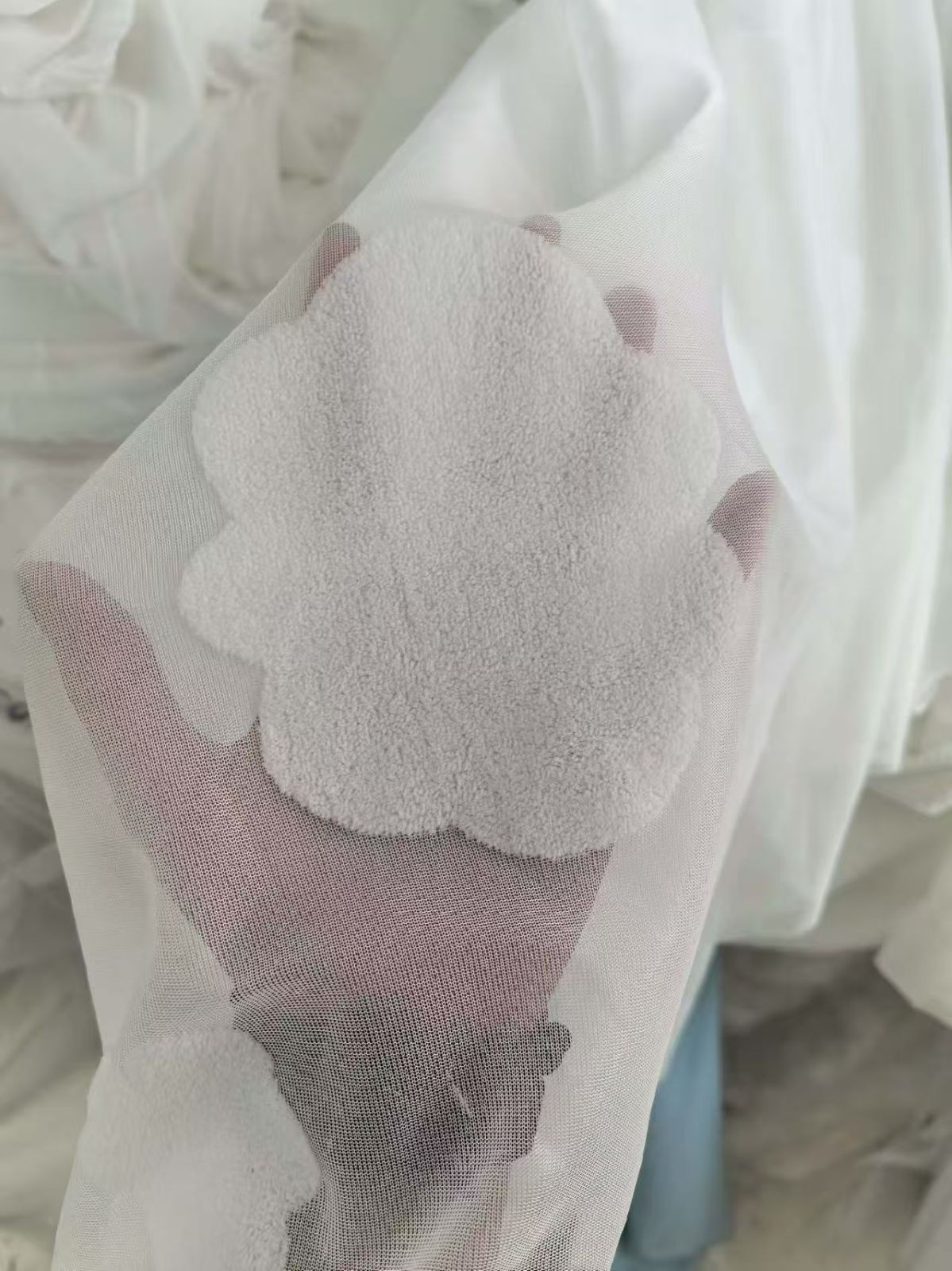 COTV全球直播-绍兴览致纺织品有限公司专业经营纺织品家纺窗帘的设计、加工生产和销售，拥有大型样品展厅和仓库及窗帘产品加工生产基地,欢迎新老客户洽谈采购！总经理崔红彬欢迎大家光临！