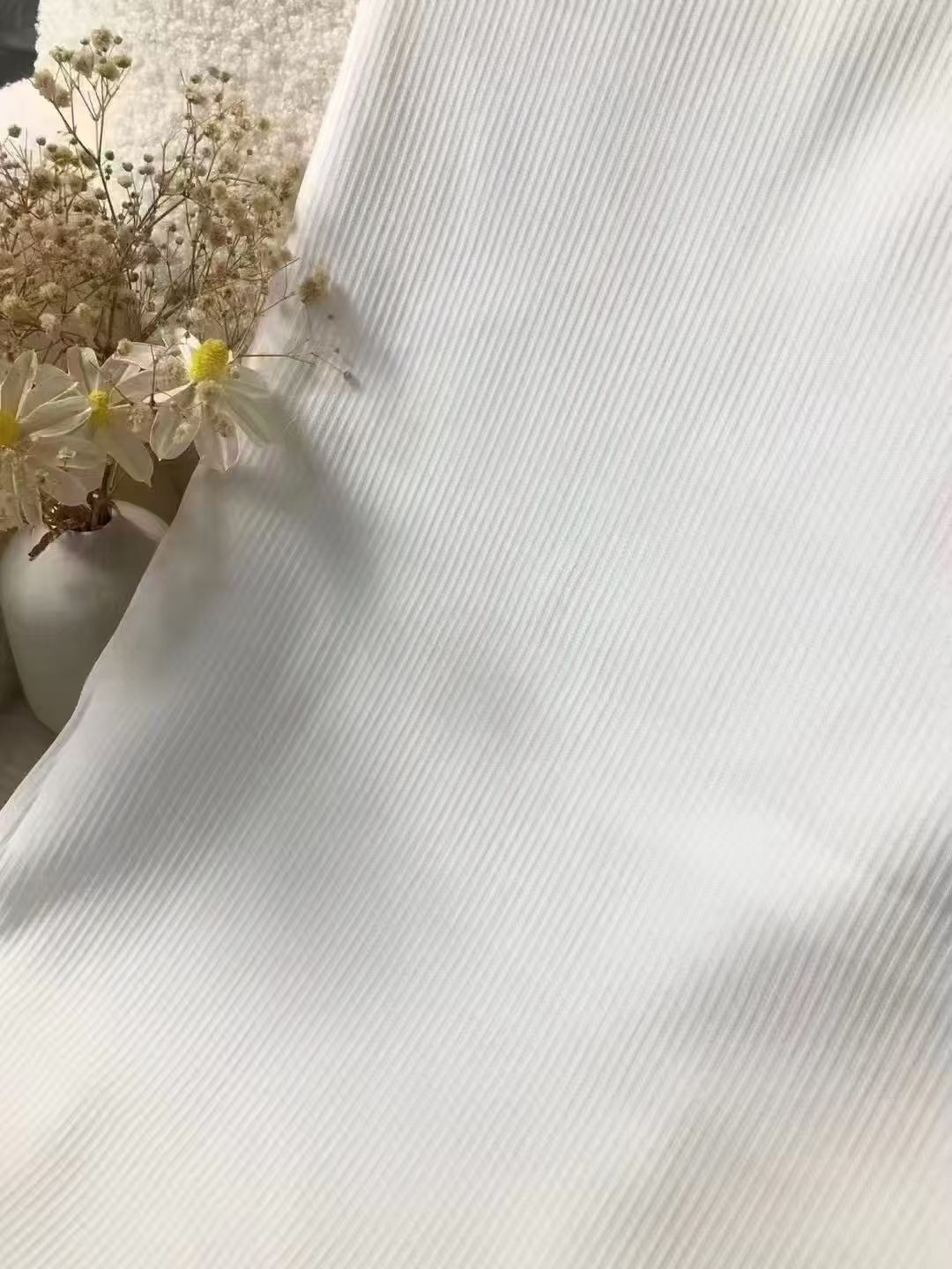 COTV全球直播-绍兴览致纺织品有限公司专业经营纺织品家纺窗帘的设计、加工生产和销售，拥有大型样品展厅和仓库及窗帘产品加工生产基地,欢迎新老客户洽谈采购！总经理崔红彬欢迎大家光临！