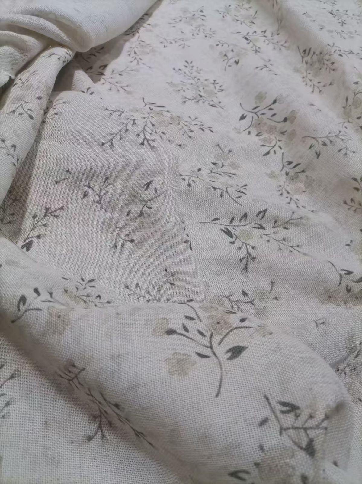 COTV全球直播-绍兴览致纺织品有限公司专业经营纺织品家纺窗帘的设计、加工生产和销售，拥有大型样品展厅和仓库及窗帘产品加工生产基地,欢迎新老客户洽谈采购！总经理崔红彬欢迎大家光临！