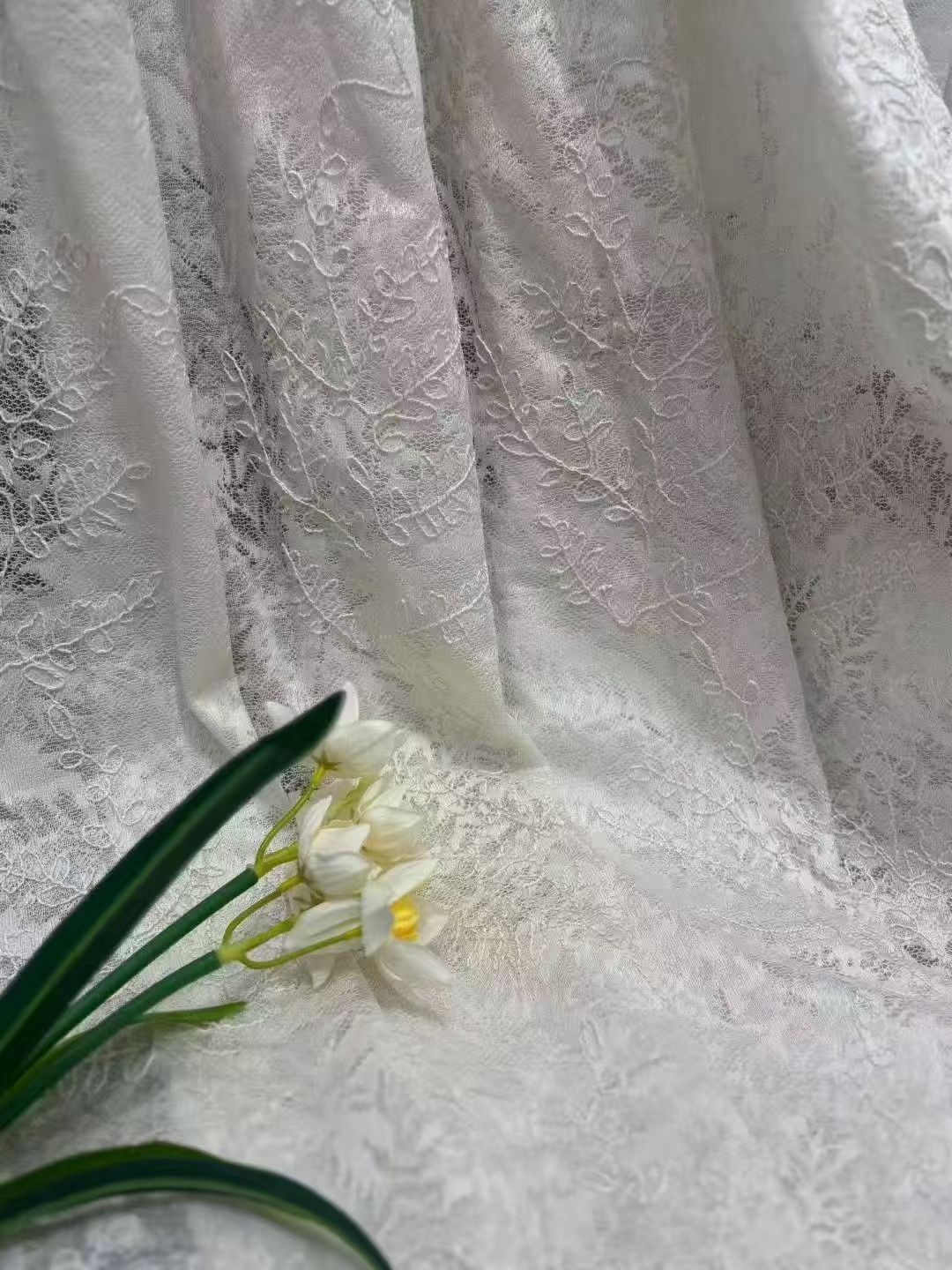 COTV全球直播-绍兴览致纺织品有限公司专业经营纺织品家纺窗帘的设计、加工生产和销售，拥有大型样品展厅和仓库及窗帘产品加工生产基地,欢迎新老客户洽谈采购！总经理崔红彬欢迎大家光临！