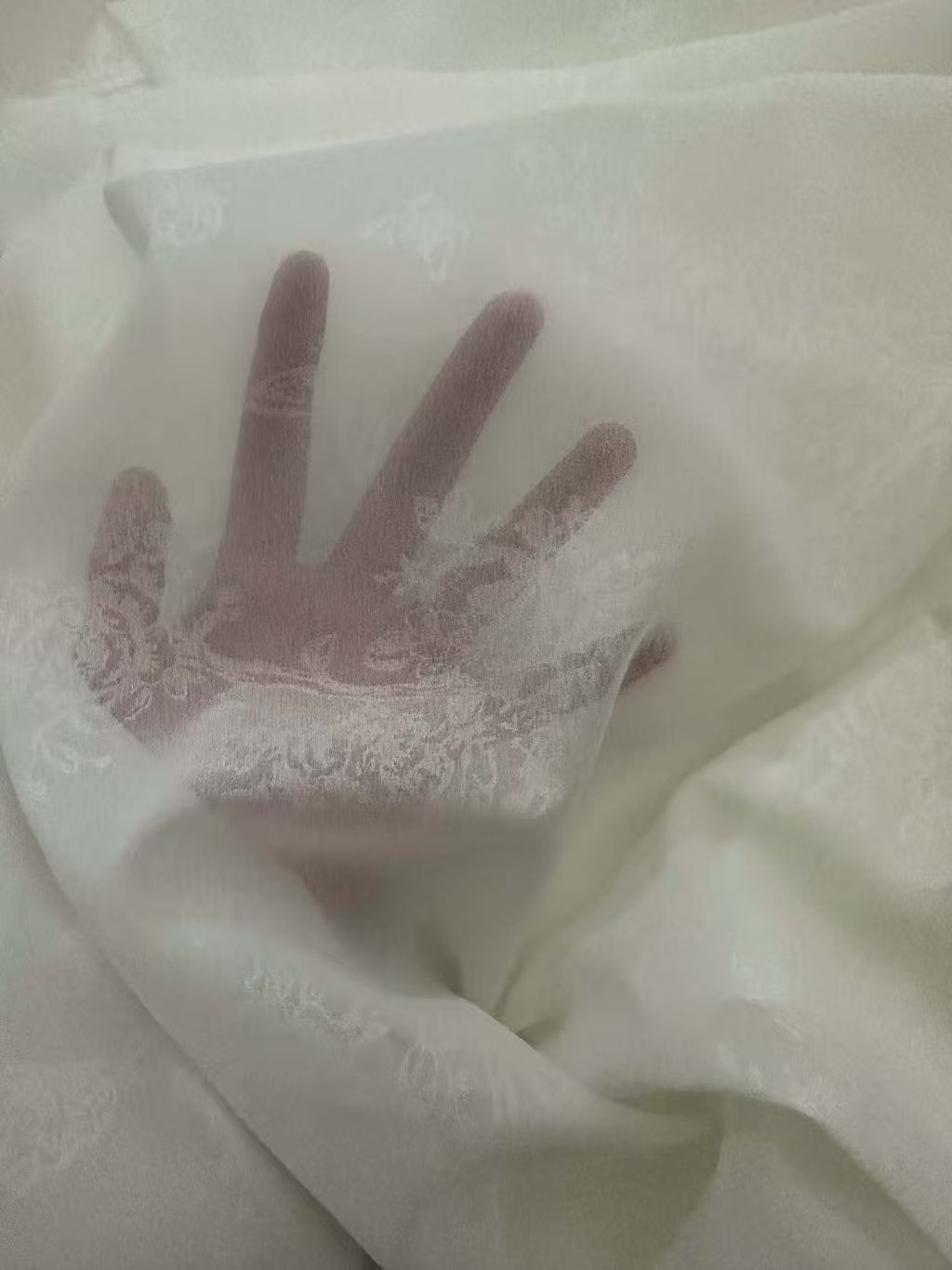 COTV全球直播-绍兴览致纺织品有限公司专业经营纺织品家纺窗帘的设计、加工生产和销售，拥有大型样品展厅和仓库及窗帘产品加工生产基地,欢迎新老客户洽谈采购！总经理崔红彬欢迎大家光临！