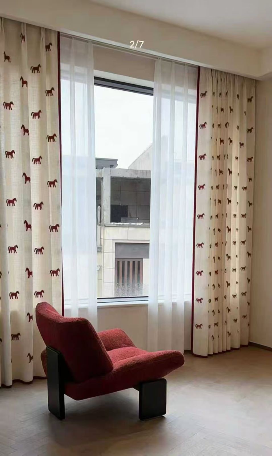 COTV全球直播-绍兴览致纺织品有限公司专业经营纺织品家纺窗帘的设计、加工生产和销售，拥有大型样品展厅和仓库及窗帘产品加工生产基地,欢迎新老客户洽谈采购！总经理崔红彬欢迎大家光临！