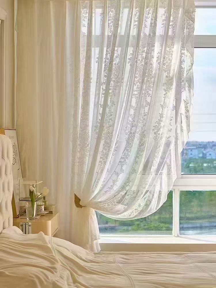 COTV全球直播-绍兴览致纺织品有限公司专业经营纺织品家纺窗帘的设计、加工生产和销售，拥有大型样品展厅和仓库及窗帘产品加工生产基地,欢迎新老客户洽谈采购！总经理崔红彬欢迎大家光临！