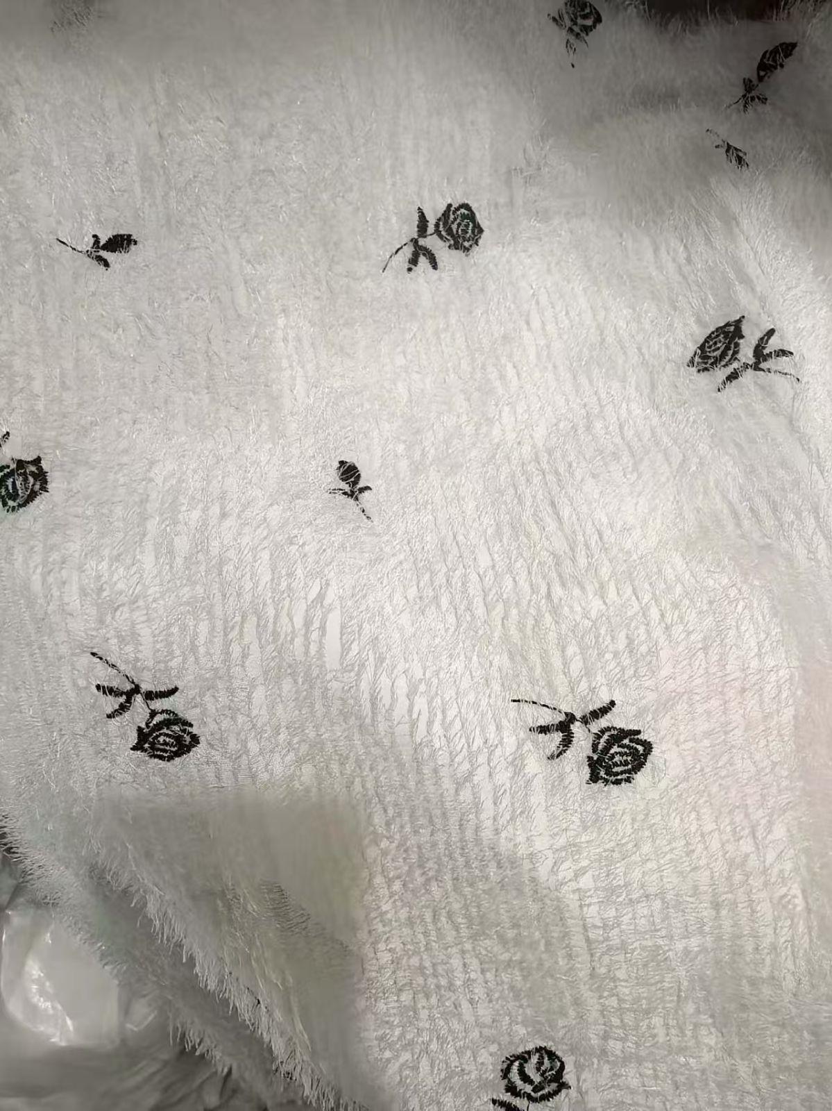 COTV全球直播-绍兴览致纺织品有限公司专业经营纺织品家纺窗帘的设计、加工生产和销售，拥有大型样品展厅和仓库及窗帘产品加工生产基地,欢迎新老客户洽谈采购！总经理崔红彬欢迎大家光临！