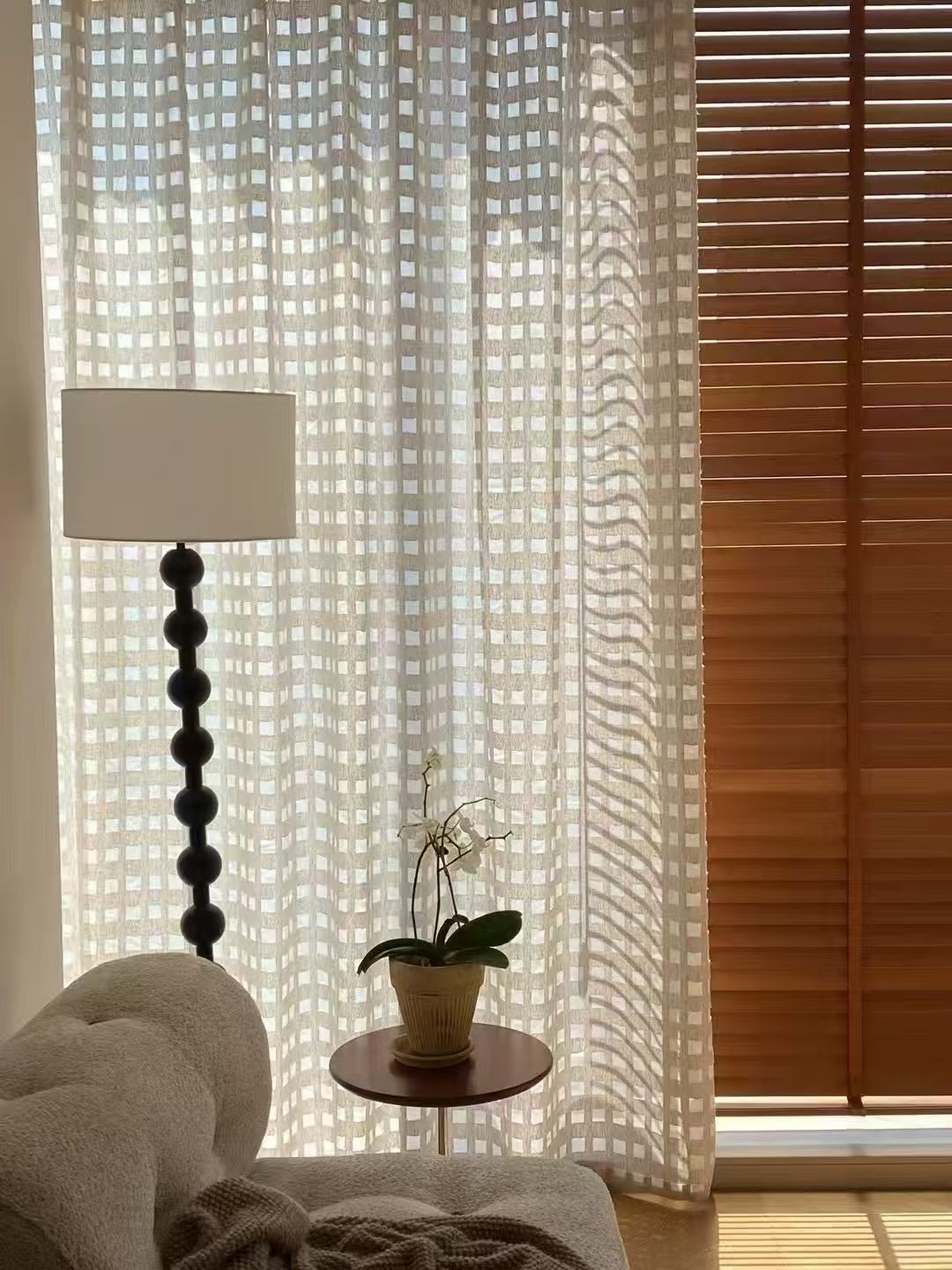 COTV全球直播-绍兴览致纺织品有限公司专业经营纺织品家纺窗帘的设计、加工生产和销售，拥有大型样品展厅和仓库及窗帘产品加工生产基地,欢迎新老客户洽谈采购！总经理崔红彬欢迎大家光临！