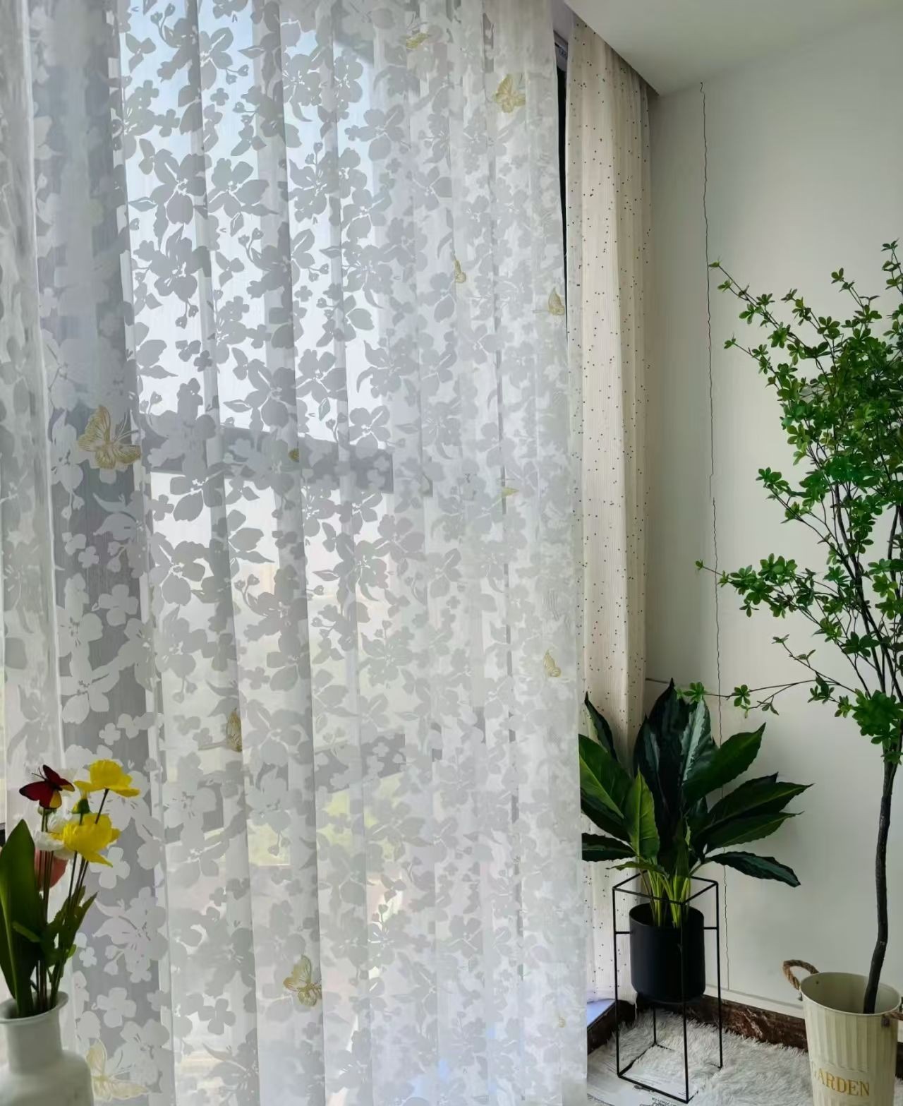 COTV全球直播-绍兴览致纺织品有限公司专业经营纺织品家纺窗帘的设计、加工生产和销售，拥有大型样品展厅和仓库及窗帘产品加工生产基地,欢迎新老客户洽谈采购！总经理崔红彬欢迎大家光临！