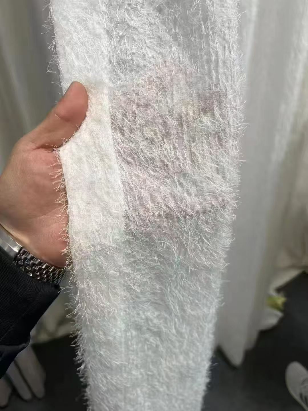 COTV全球直播-绍兴览致纺织品有限公司专业经营纺织品家纺窗帘的设计、加工生产和销售，拥有大型样品展厅和仓库及窗帘产品加工生产基地,欢迎新老客户洽谈采购！总经理崔红彬欢迎大家光临！