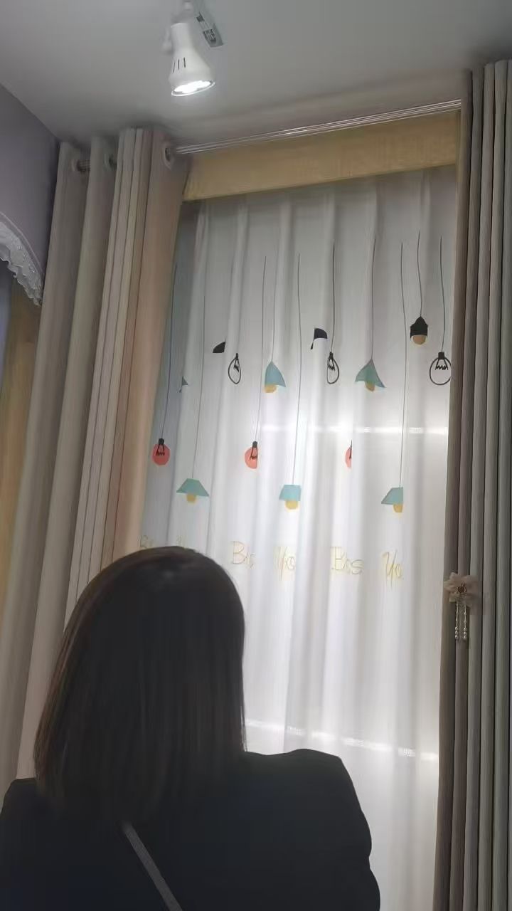 COTV全球直播-绍兴览致纺织品有限公司专业经营纺织品家纺窗帘的设计、加工生产和销售，拥有大型样品展厅和仓库及窗帘产品加工生产基地,欢迎新老客户洽谈采购！总经理崔红彬欢迎大家光临！