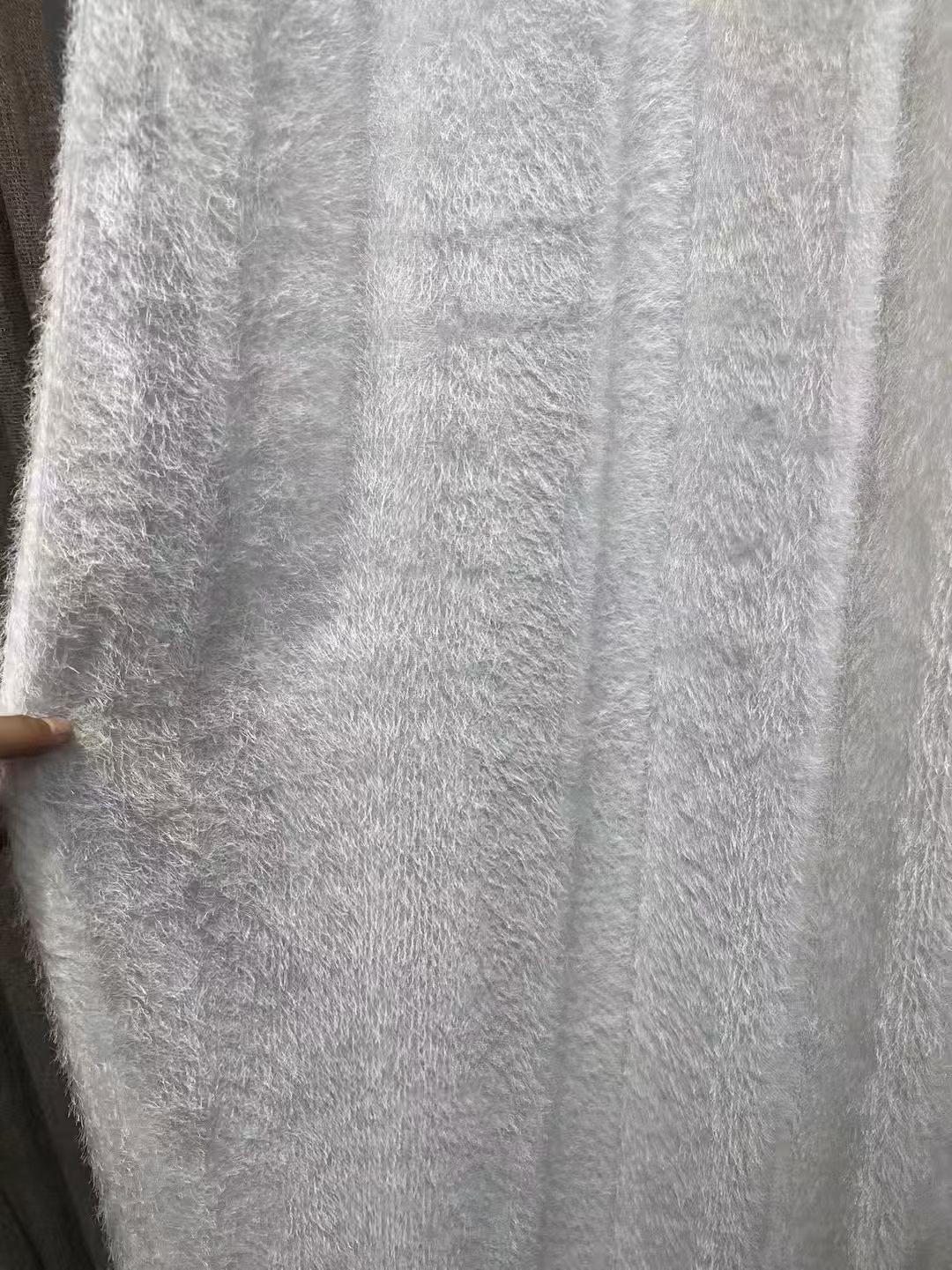 COTV全球直播-绍兴览致纺织品有限公司专业经营纺织品家纺窗帘的设计、加工生产和销售，拥有大型样品展厅和仓库及窗帘产品加工生产基地,欢迎新老客户洽谈采购！总经理崔红彬欢迎大家光临！