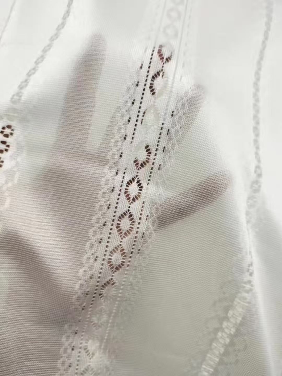 COTV全球直播-绍兴览致纺织品有限公司专业经营纺织品家纺窗帘的设计、加工生产和销售，拥有大型样品展厅和仓库及窗帘产品加工生产基地,欢迎新老客户洽谈采购！总经理崔红彬欢迎大家光临！