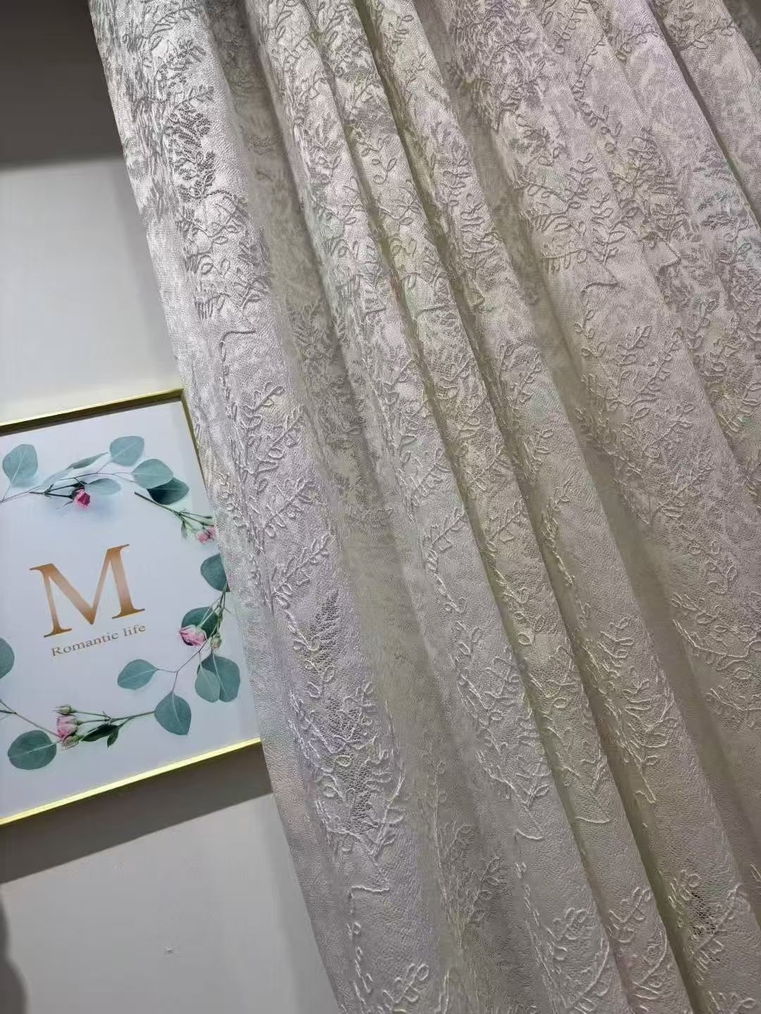 COTV全球直播-绍兴览致纺织品有限公司专业经营纺织品家纺窗帘的设计、加工生产和销售，拥有大型样品展厅和仓库及窗帘产品加工生产基地,欢迎新老客户洽谈采购！总经理崔红彬欢迎大家光临！