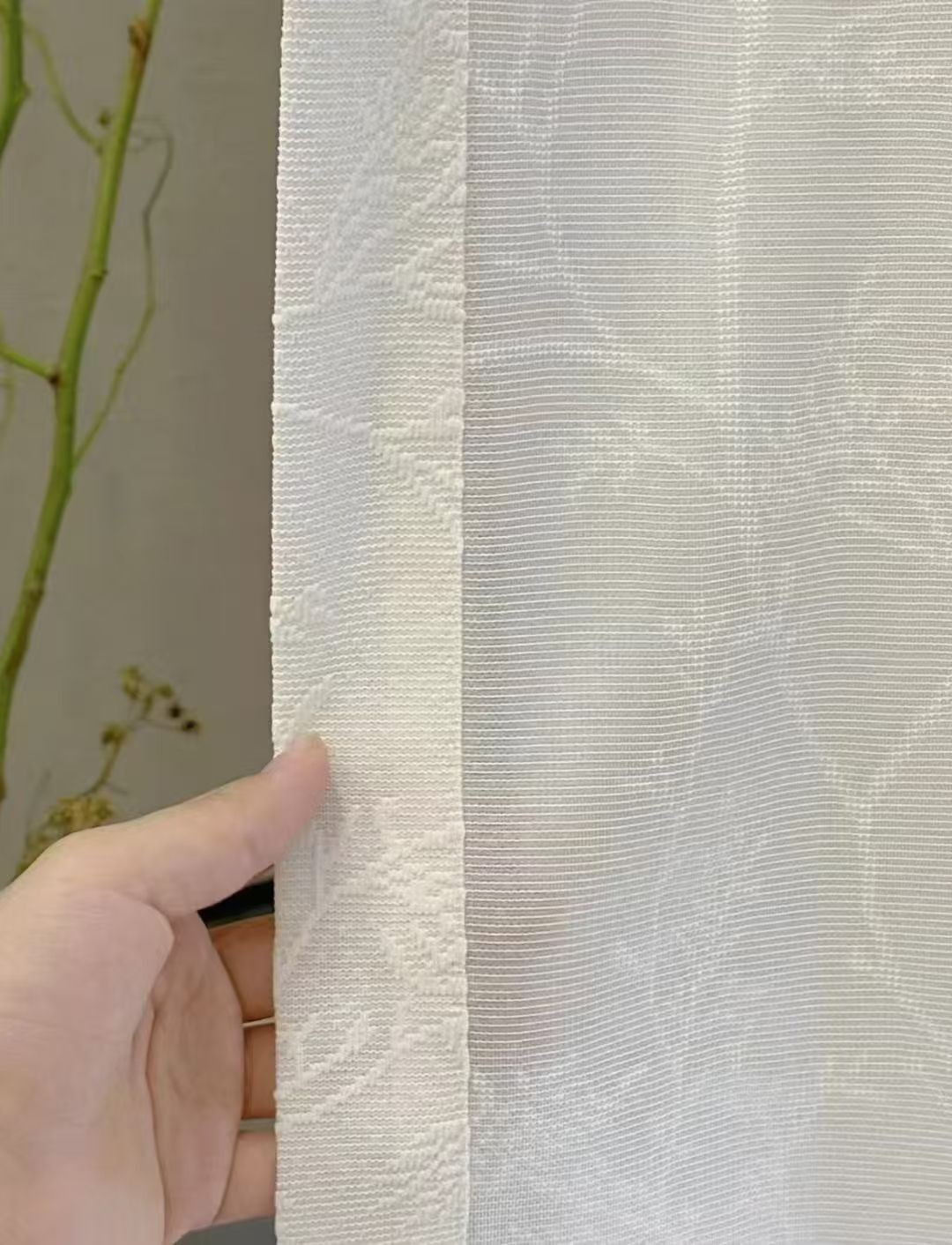 COTV全球直播-绍兴览致纺织品有限公司专业经营纺织品家纺窗帘的设计、加工生产和销售，拥有大型样品展厅和仓库及窗帘产品加工生产基地,欢迎新老客户洽谈采购！总经理崔红彬欢迎大家光临！