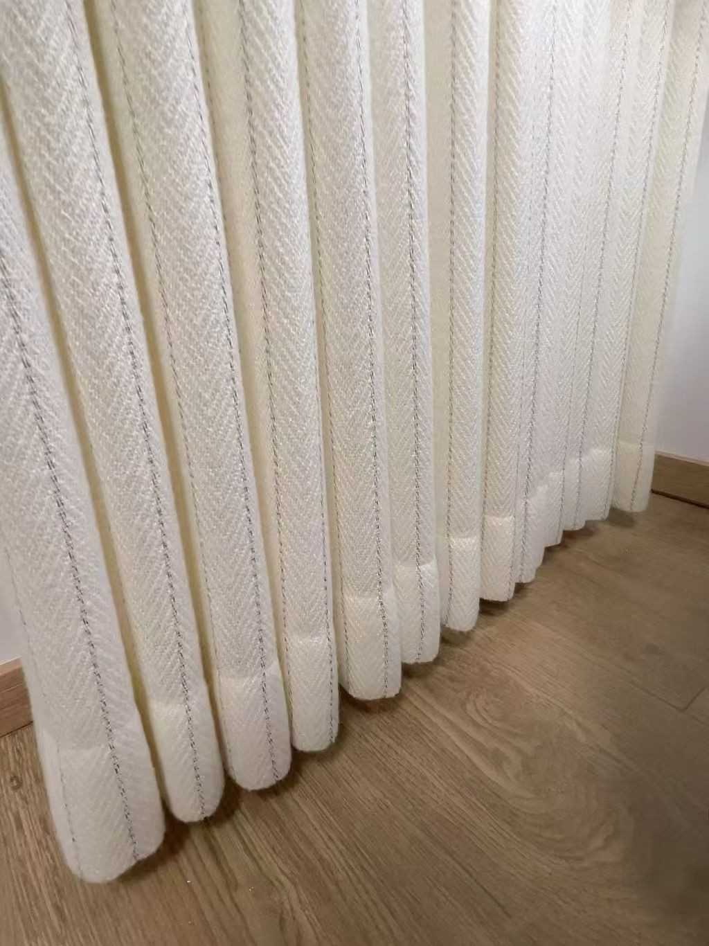 COTV全球直播-绍兴览致纺织品有限公司专业经营纺织品家纺窗帘的设计、加工生产和销售，拥有大型样品展厅和仓库及窗帘产品加工生产基地,欢迎新老客户洽谈采购！总经理崔红彬欢迎大家光临！