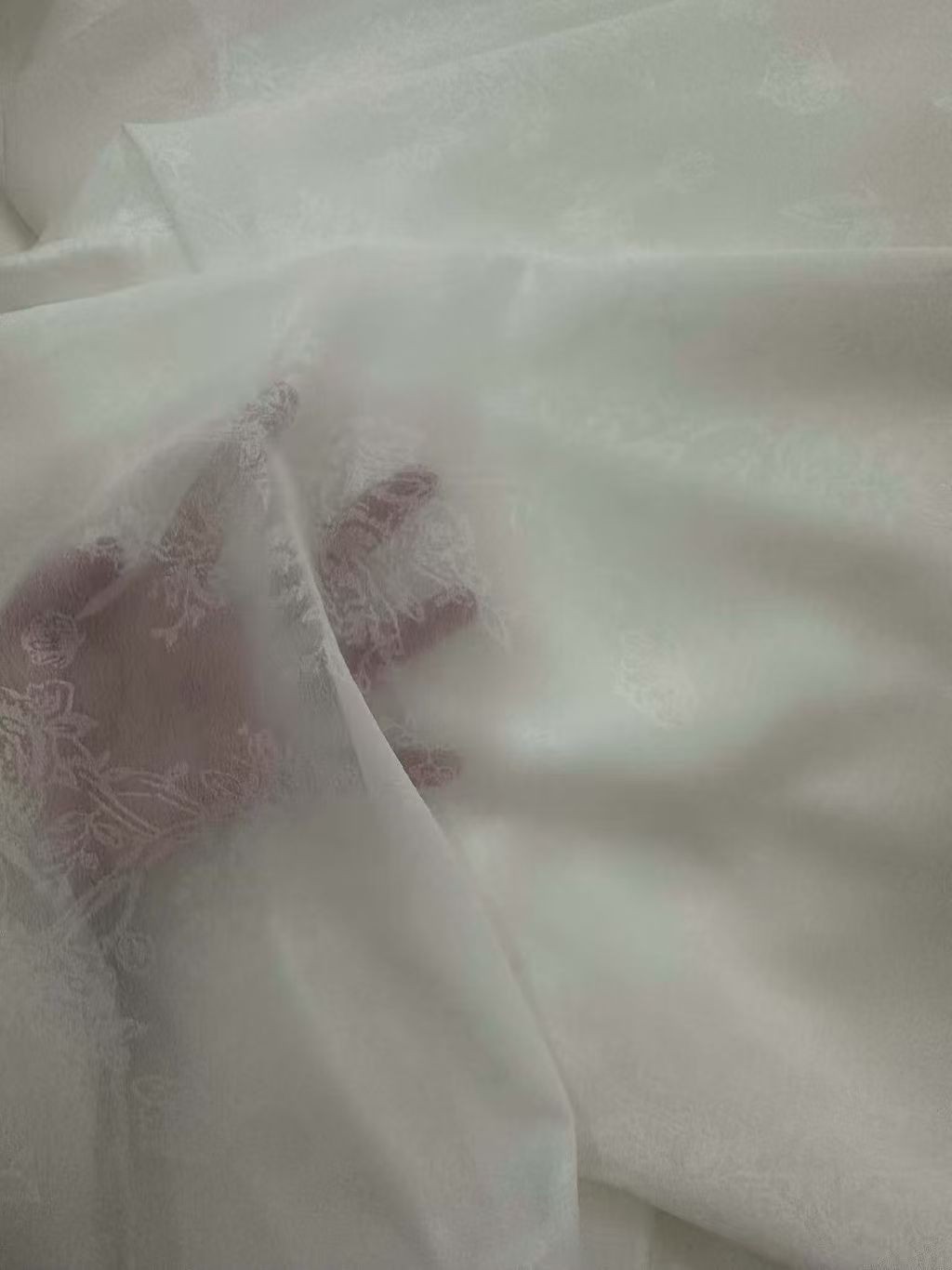 COTV全球直播-绍兴览致纺织品有限公司专业经营纺织品家纺窗帘的设计、加工生产和销售，拥有大型样品展厅和仓库及窗帘产品加工生产基地,欢迎新老客户洽谈采购！总经理崔红彬欢迎大家光临！