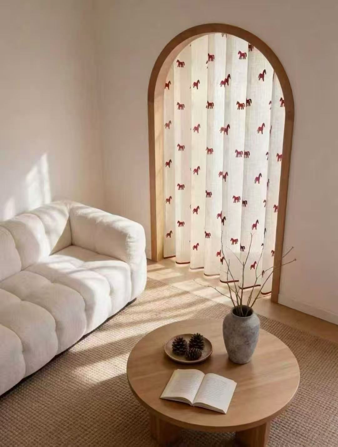 COTV全球直播-绍兴览致纺织品有限公司专业经营纺织品家纺窗帘的设计、加工生产和销售，拥有大型样品展厅和仓库及窗帘产品加工生产基地,欢迎新老客户洽谈采购！总经理崔红彬欢迎大家光临！