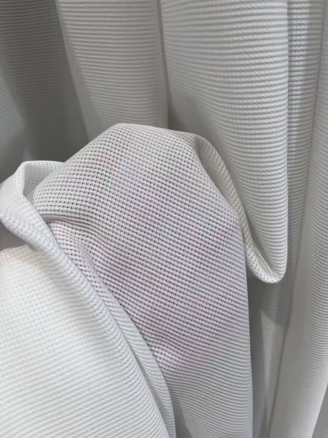 COTV全球直播-绍兴览致纺织品有限公司专业经营纺织品家纺窗帘的设计、加工生产和销售，拥有大型样品展厅和仓库及窗帘产品加工生产基地,欢迎新老客户洽谈采购！总经理崔红彬欢迎大家光临！