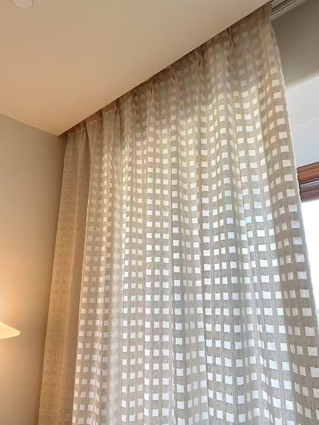 COTV全球直播-绍兴览致纺织品有限公司专业经营纺织品家纺窗帘的设计、加工生产和销售，拥有大型样品展厅和仓库及窗帘产品加工生产基地,欢迎新老客户洽谈采购！总经理崔红彬欢迎大家光临！