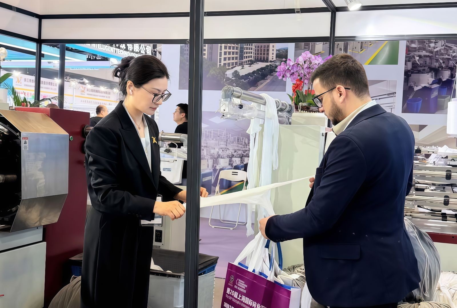 COTV全球直播-义乌市剑影纺织科技有限公司专业研发生产: 自动联合缝档一体机、自动缝头机、双管缝头机、双管自动剪线机等纺织袜机机械产品，欢迎大家光临！