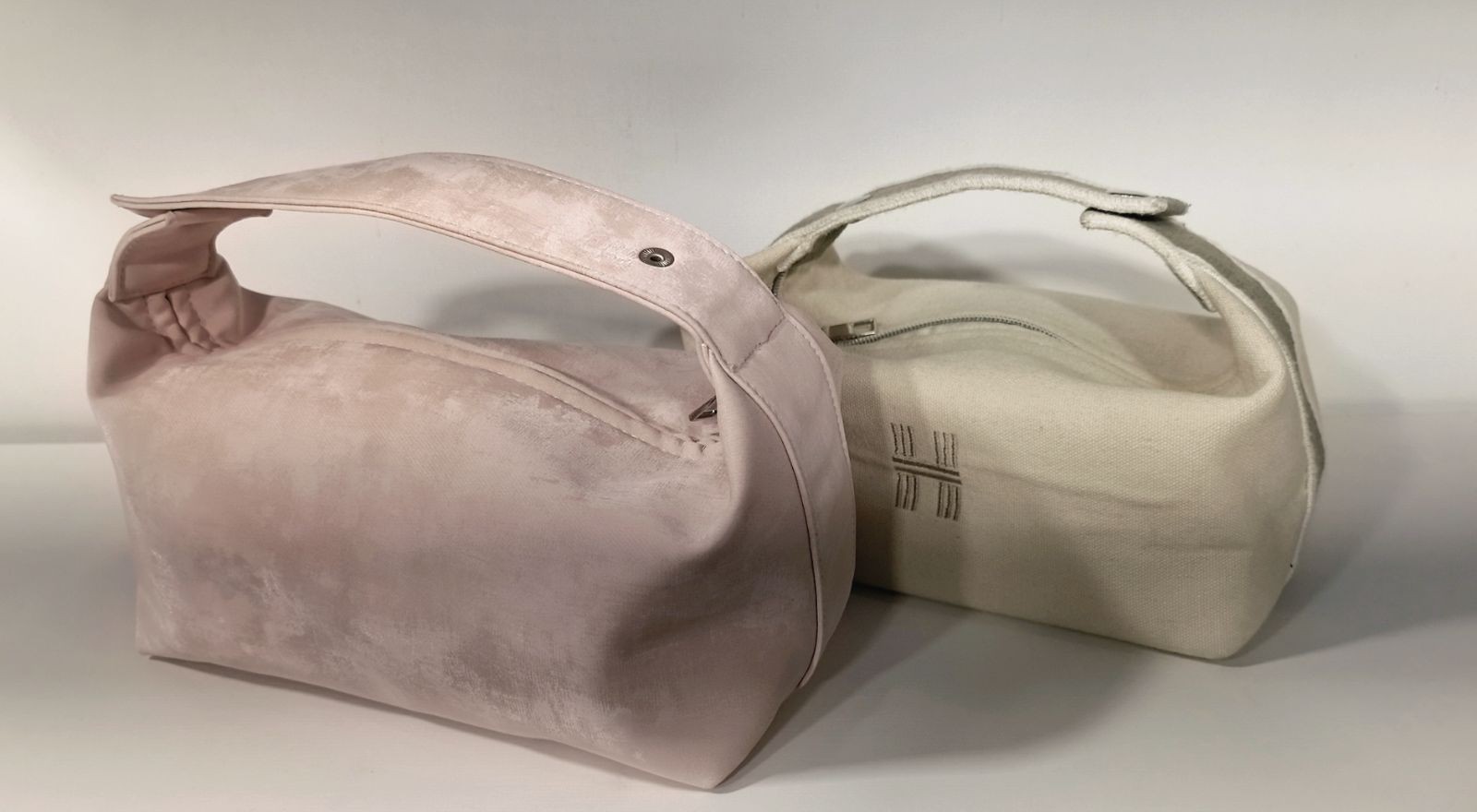 COTV全球直播-温州市文舟商务礼品有限公司专业生产:美容化妆品包、洗漱包、工具包、电器包、酒品包、理发工具,垂钓用具,文教及体育用品,大健康行业,摄影器材,礼品包等产品,欢迎大家光临! COTV全球直播-温州市文舟商务礼品有限公司专业生产:美容化妆品包、洗漱包、工具包、电器包、酒品包、理发工具,垂钓用具,文教及体育用品,大健康行业,摄影器材,礼品包等产品,欢迎大家光临!