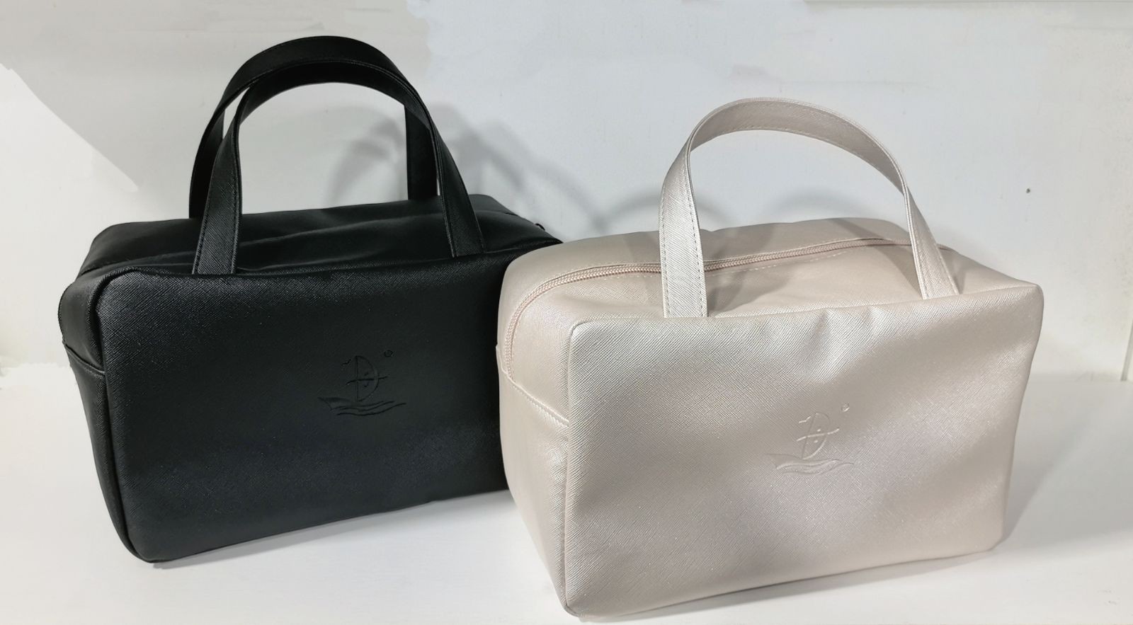 COTV全球直播-温州市文舟商务礼品有限公司专业生产:美容化妆品包、洗漱包、工具包、电器包、酒品包、理发工具,垂钓用具,文教及体育用品,大健康行业,摄影器材,礼品包等产品,欢迎大家光临! COTV全球直播-温州市文舟商务礼品有限公司专业生产:美容化妆品包、洗漱包、工具包、电器包、酒品包、理发工具,垂钓用具,文教及体育用品,大健康行业,摄影器材,礼品包等产品,欢迎大家光临!