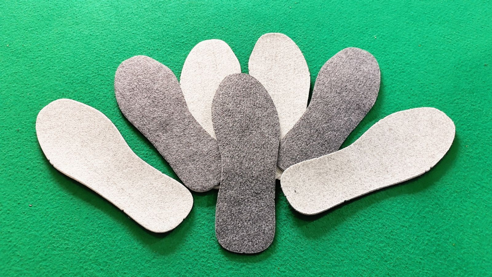 COTV全球直播-常熟市新力鞋材有限公司专业生产:抗静电无纺布中底、等劳保鞋材料；黑色、白色、灰色软硬毛毡、阻燃无纺布等汽车用毡及家居、家电用无纺布；黑白色帽衬用无纺布；特厚特硬等产品，欢迎大家光临！