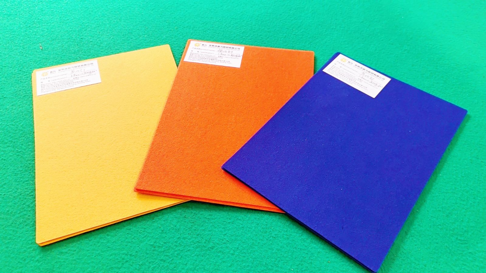 COTV全球直播-常熟市新力鞋材有限公司专业生产:抗静电无纺布中底、等劳保鞋材料；黑色、白色、灰色软硬毛毡、阻燃无纺布等汽车用毡及家居、家电用无纺布；黑白色帽衬用无纺布；特厚特硬等产品，欢迎大家光临！