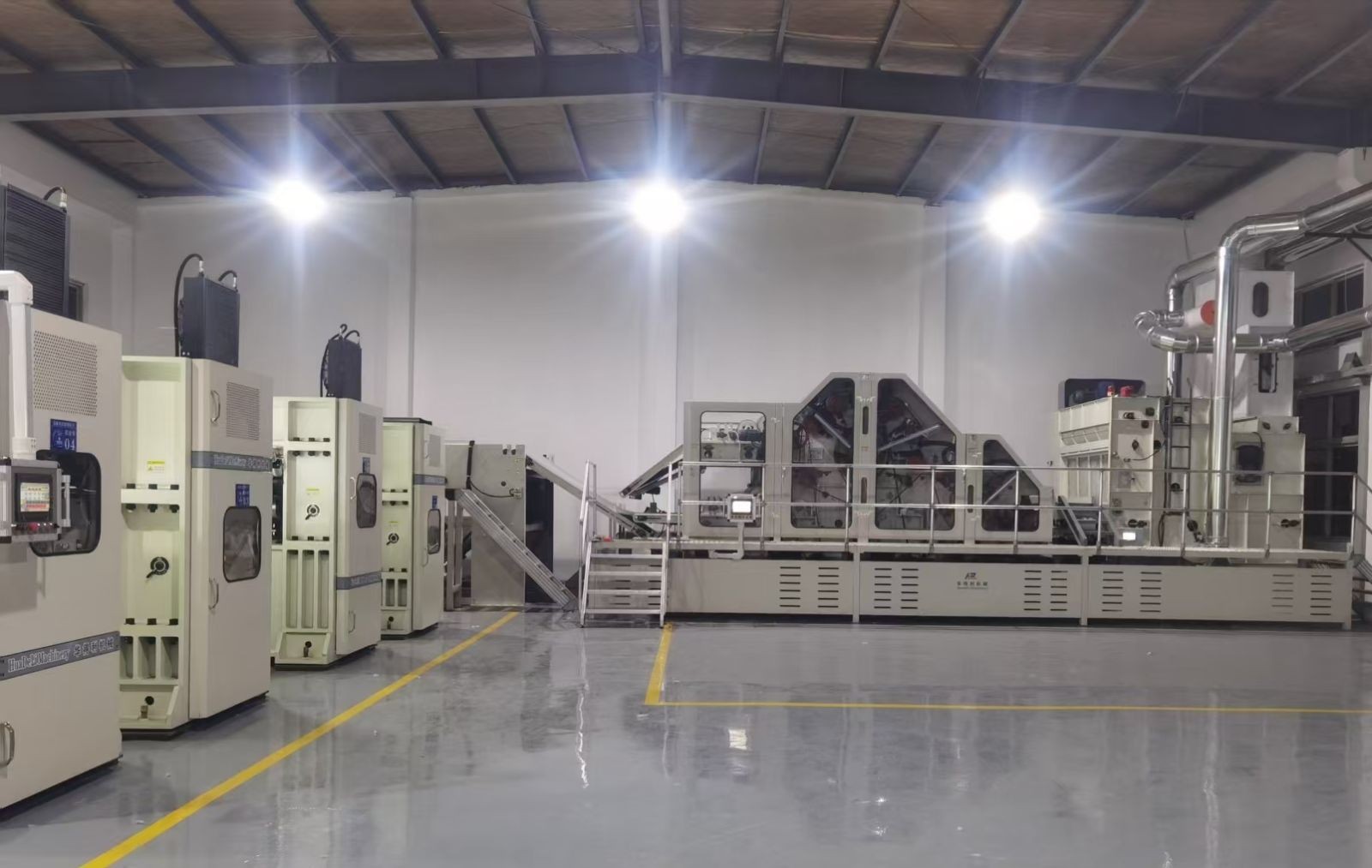 COTV全球直播-常熟市新力鞋材有限公司专业生产:抗静电无纺布中底、等劳保鞋材料；黑色、白色、灰色软硬毛毡、阻燃无纺布等汽车用毡及家居、家电用无纺布；黑白色帽衬用无纺布；特厚特硬等产品，欢迎大家光临！