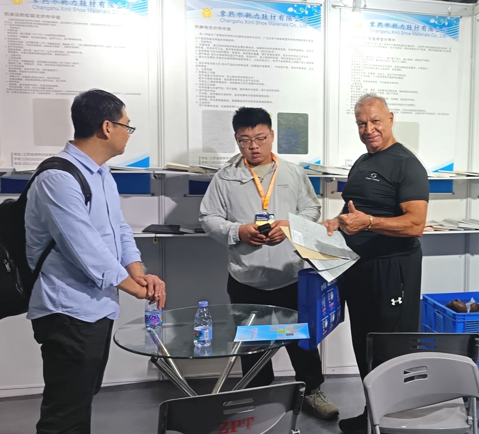 COTV全球直播-常熟市新力鞋材有限公司专业生产:抗静电无纺布中底、等劳保鞋材料；黑色、白色、灰色软硬毛毡、阻燃无纺布等汽车用毡及家居、家电用无纺布；黑白色帽衬用无纺布；特厚特硬等产品，欢迎大家光临！