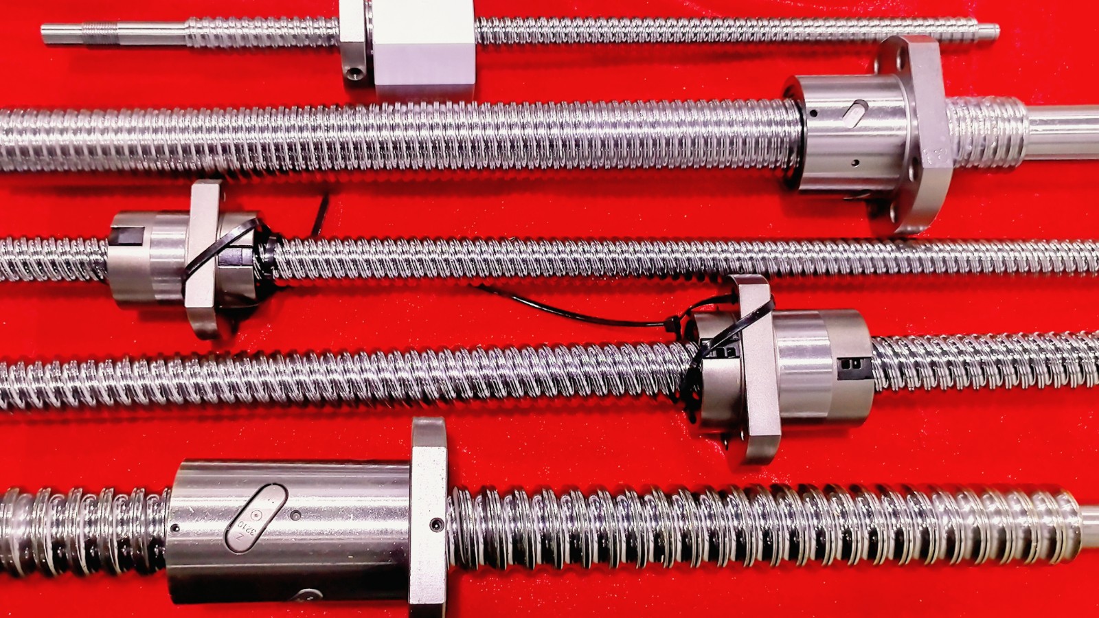 COTV全球直播-丽水市恒城轴承有限公司专业生产直线光轴、滚珠丝杆支撑座、双轴心导轨系列、线性导轨系列、直线滑动单元滑块、圆柱直线导轨、直线轴承、杆端关节轴承、向心关节轴承，等产品，欢迎大家光临！